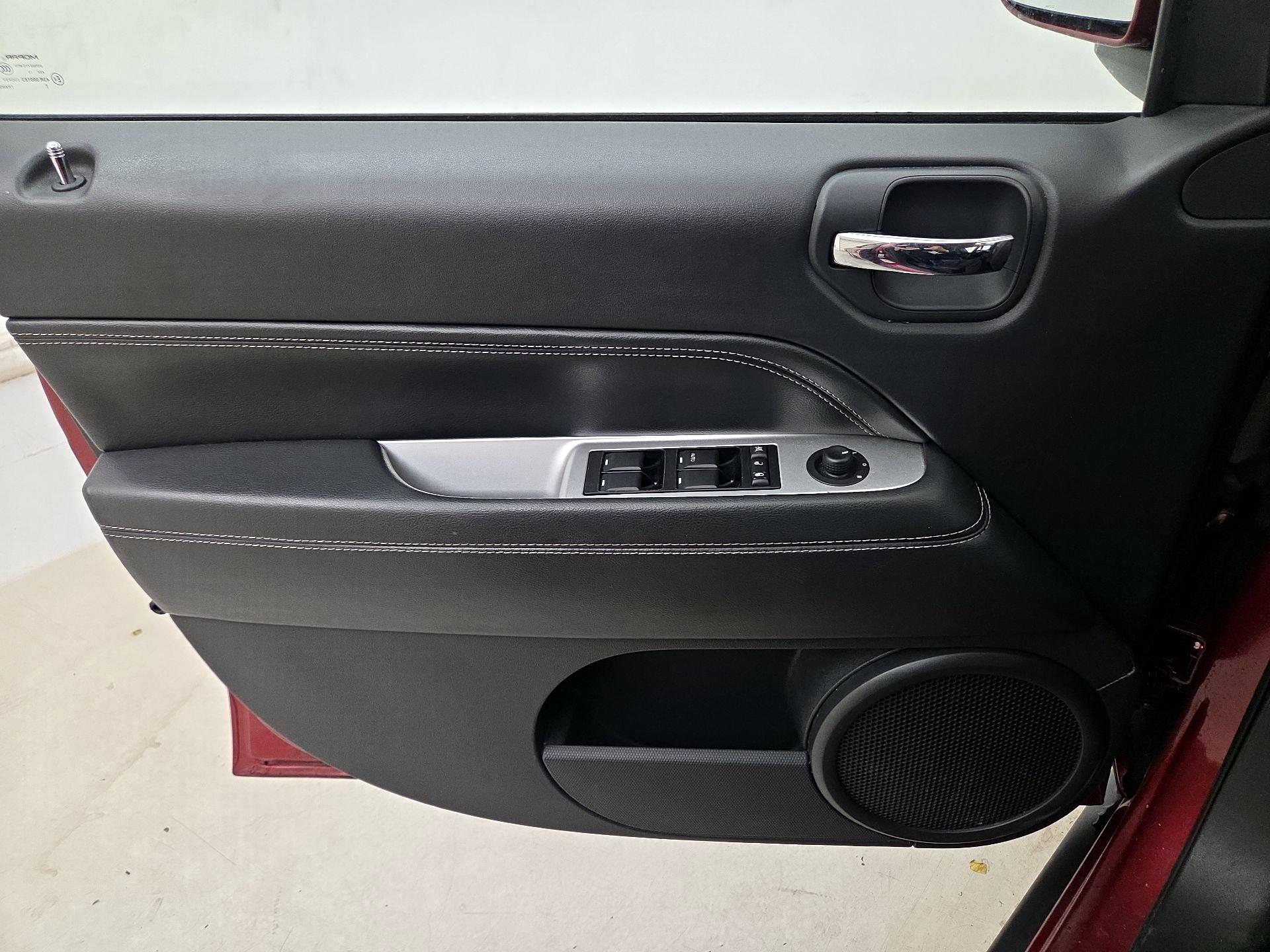 Thumbnail: 2014 Jeep Compass - 12