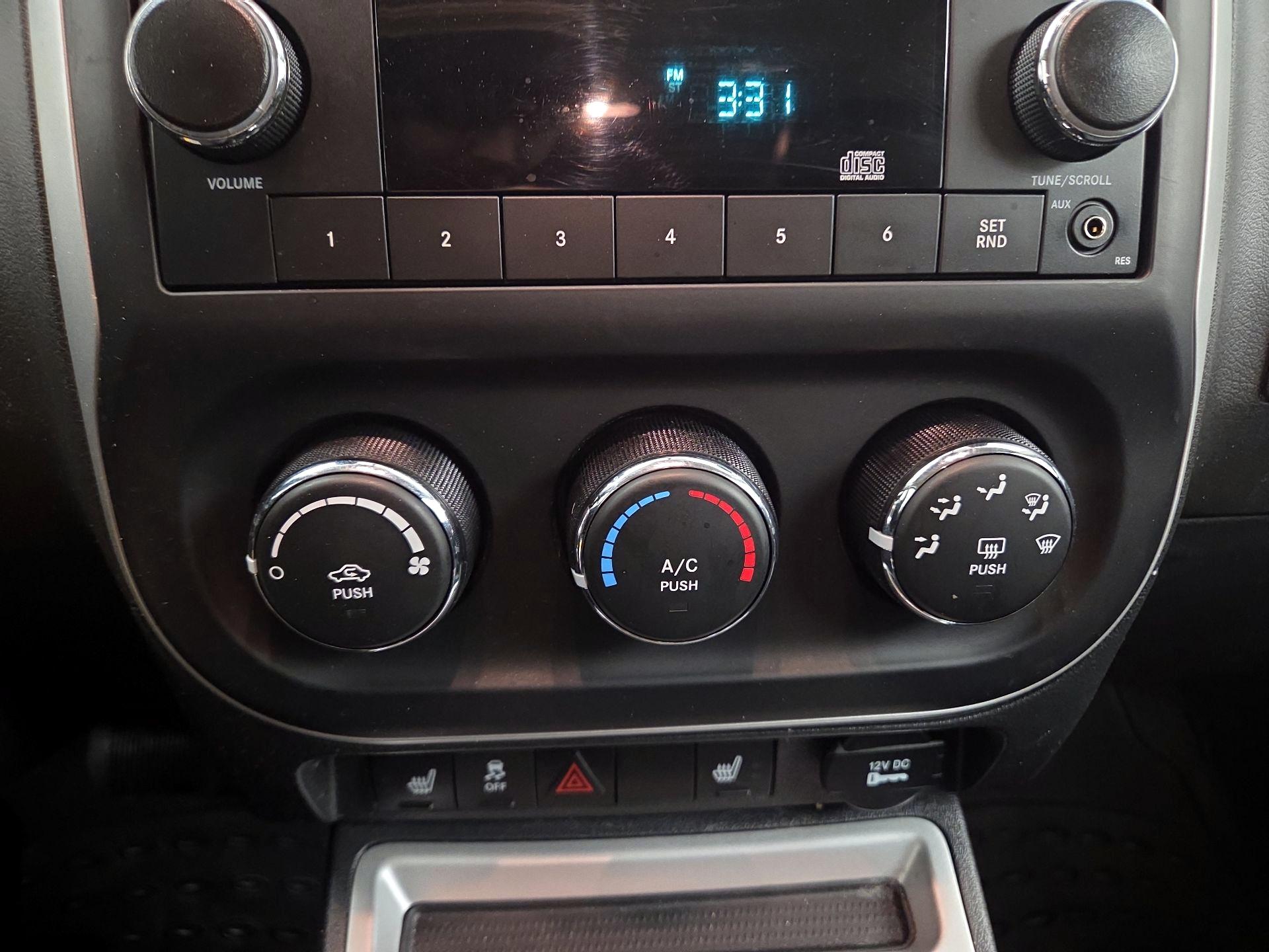 Thumbnail: 2014 Jeep Compass - 14