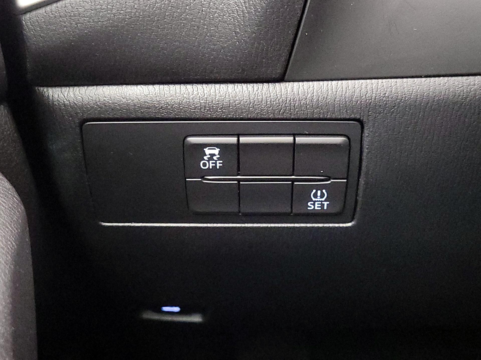 Thumbnail: 2018 Mazda Mazda3 - 13