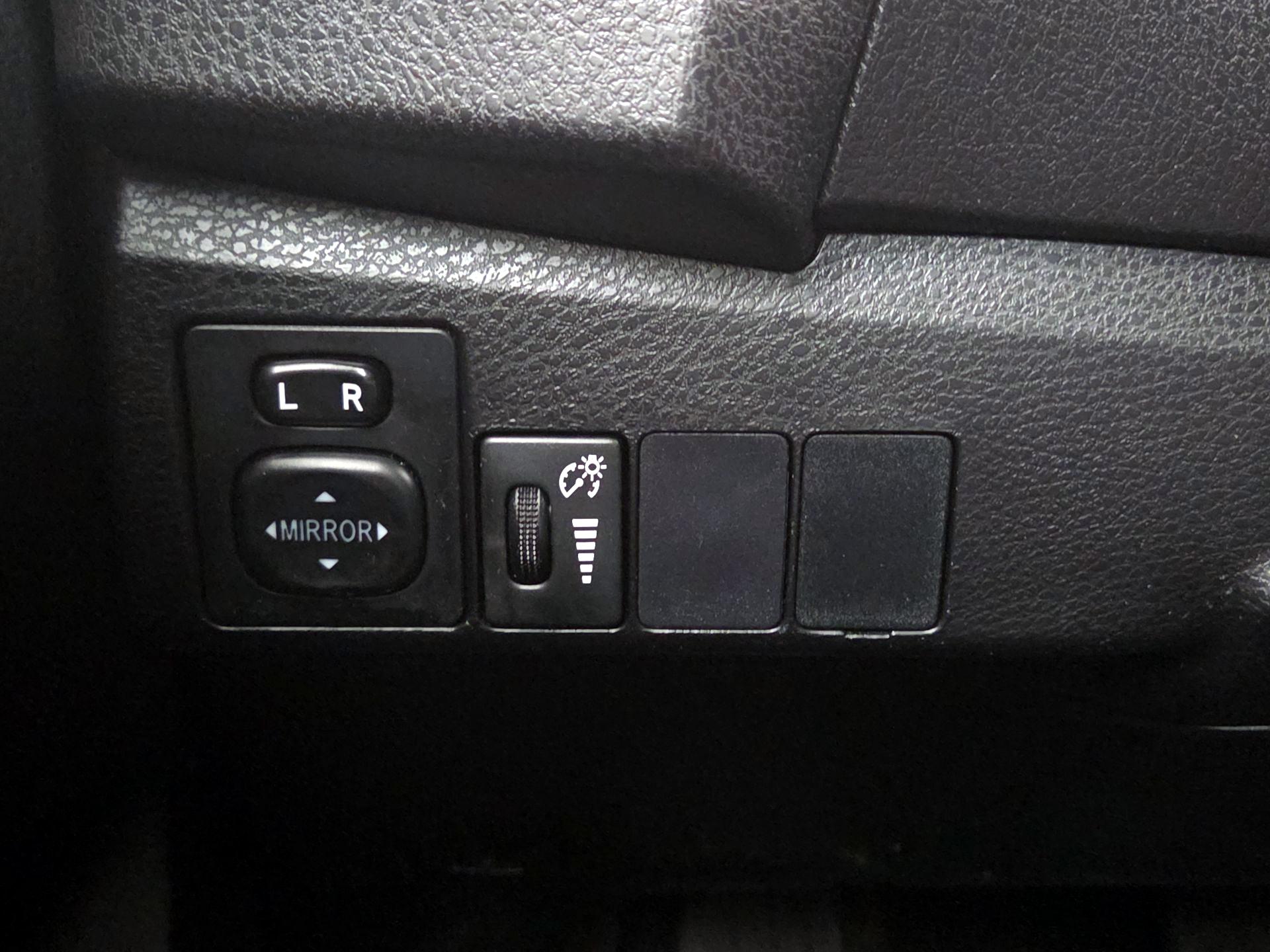 Thumbnail: 2016 Toyota Corolla - 13