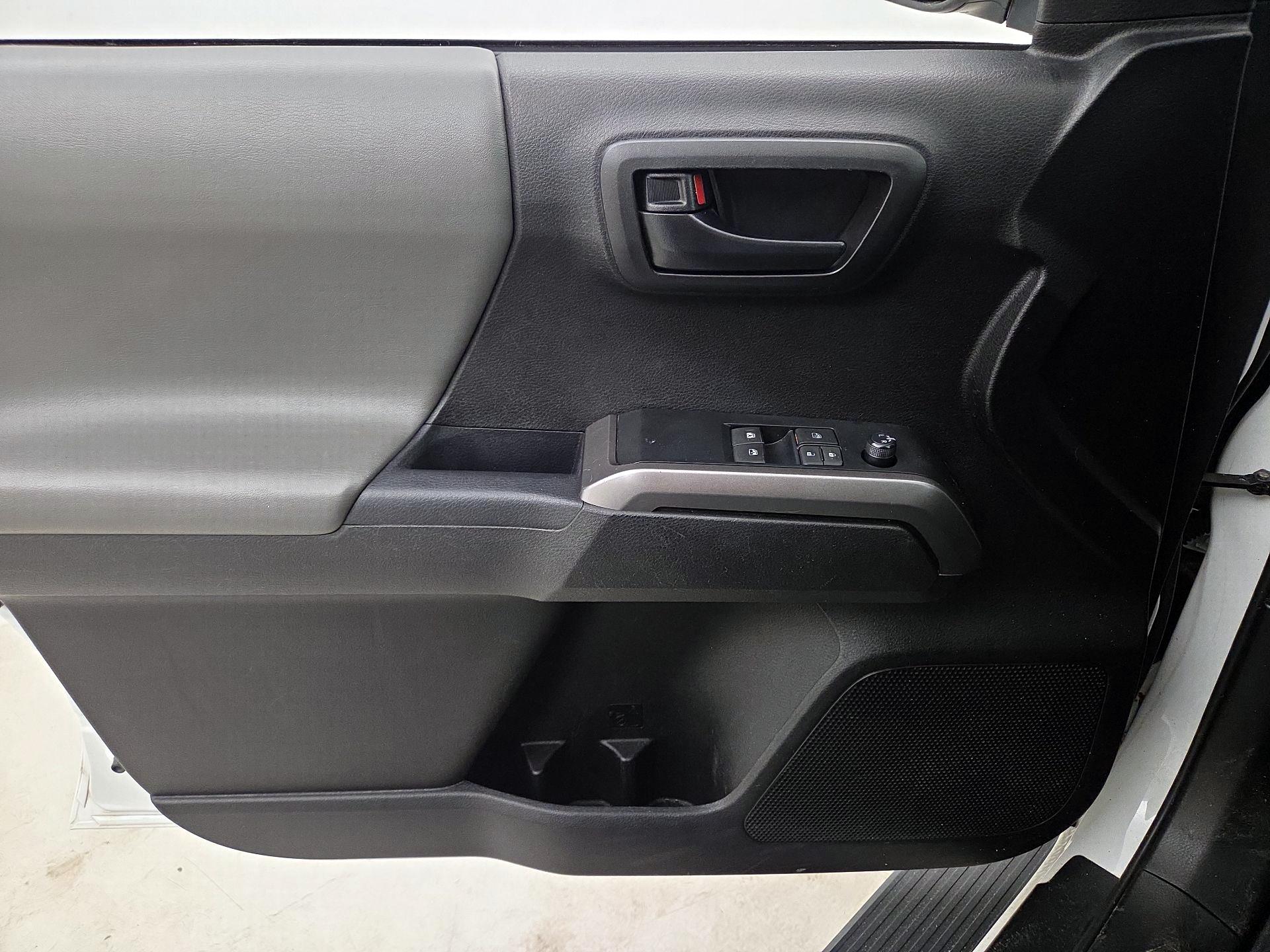 Thumbnail: 2022 Toyota Tacoma - 12