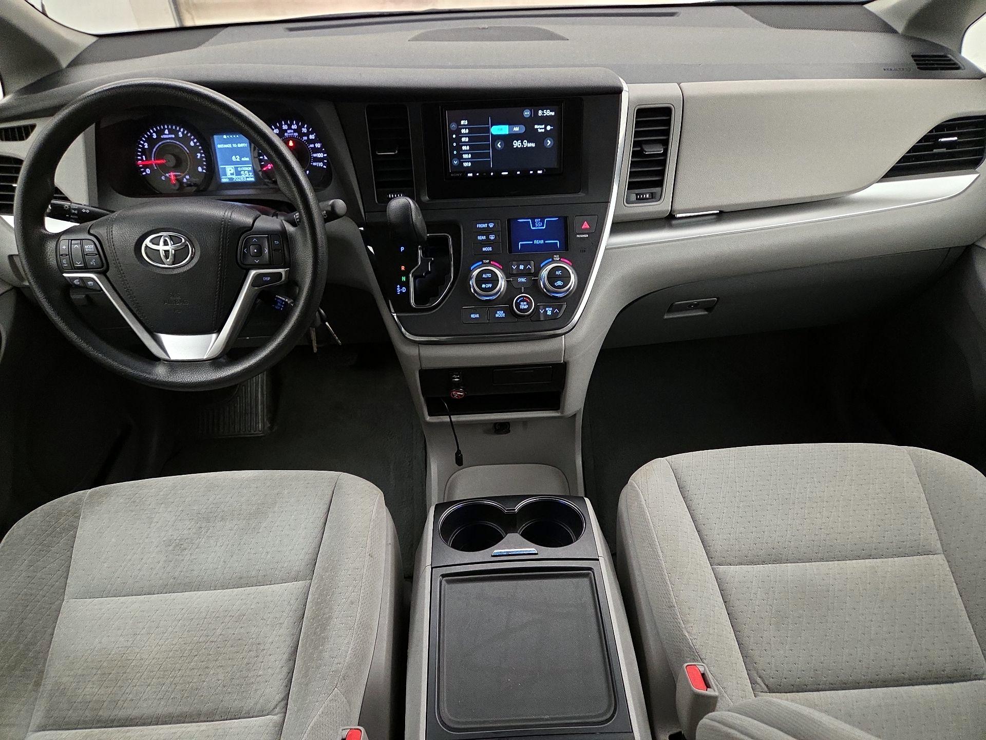 Thumbnail: 2015 Toyota Sienna - 9