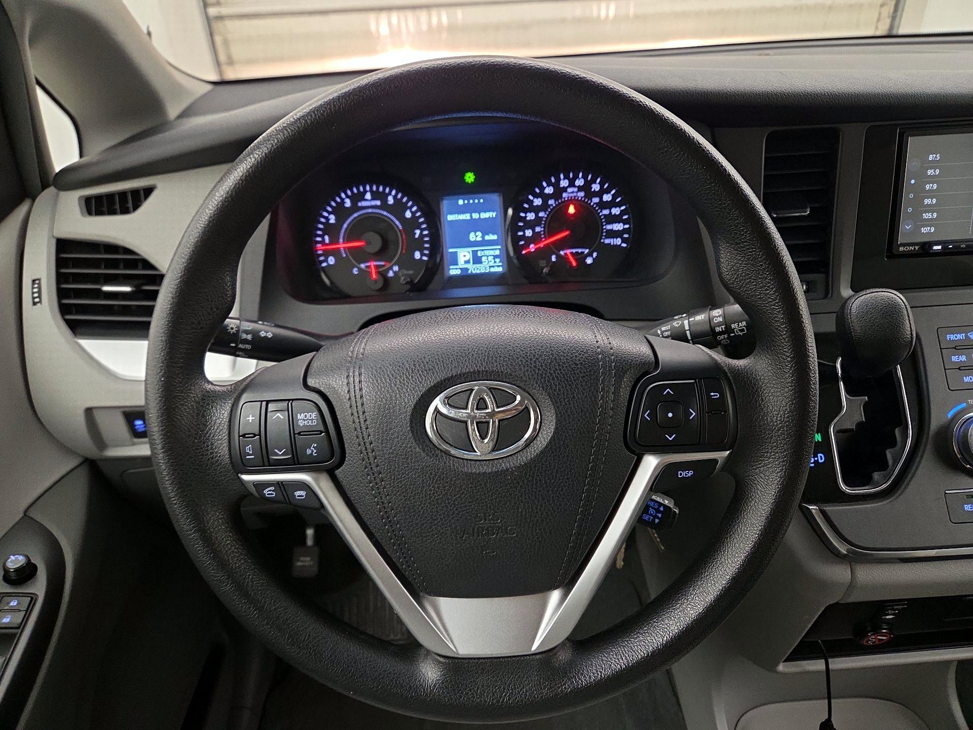 Thumbnail: 2015 Toyota Sienna - 10