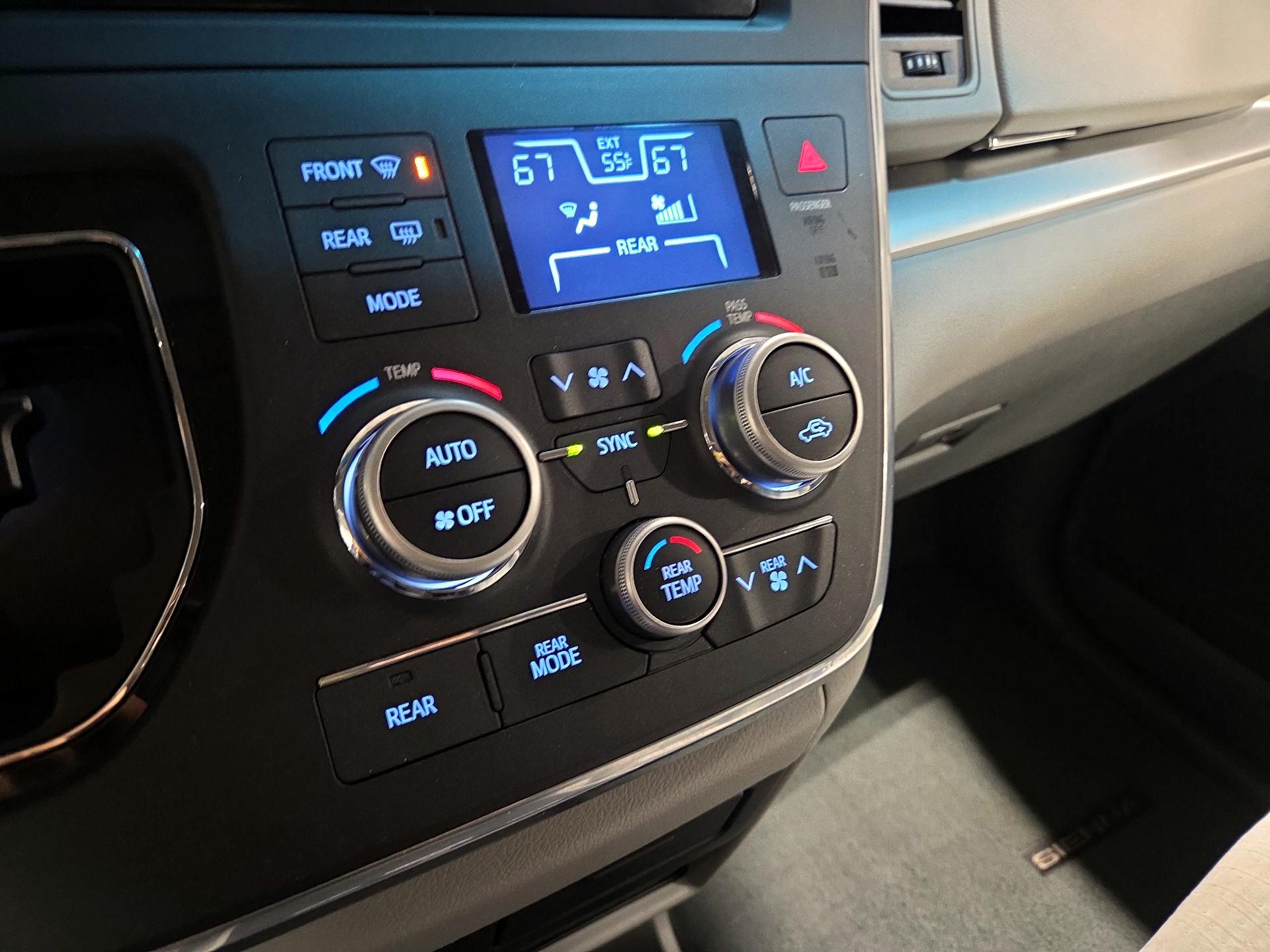 Thumbnail: 2015 Toyota Sienna - 16