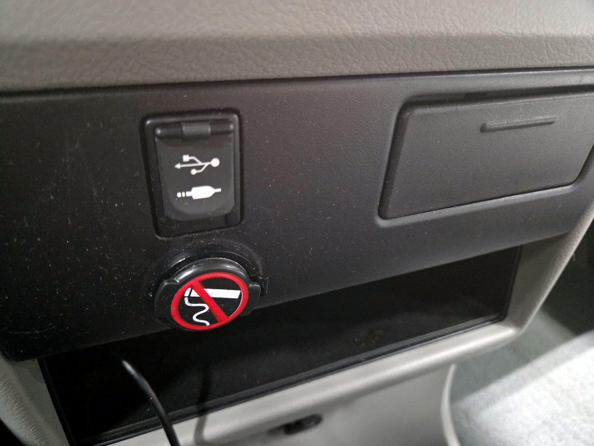 Thumbnail: 2015 Toyota Sienna - 18