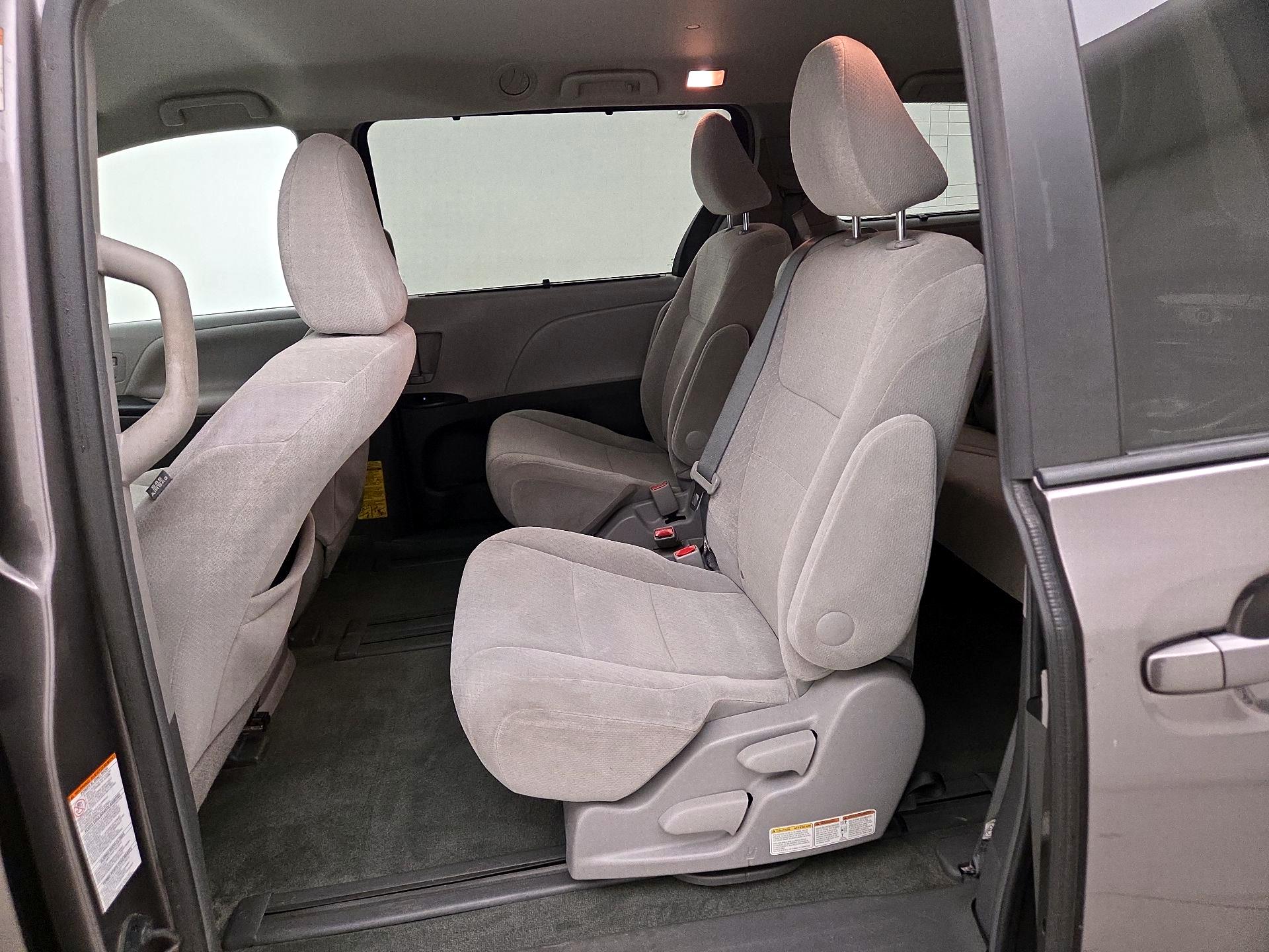 Thumbnail: 2015 Toyota Sienna - 19