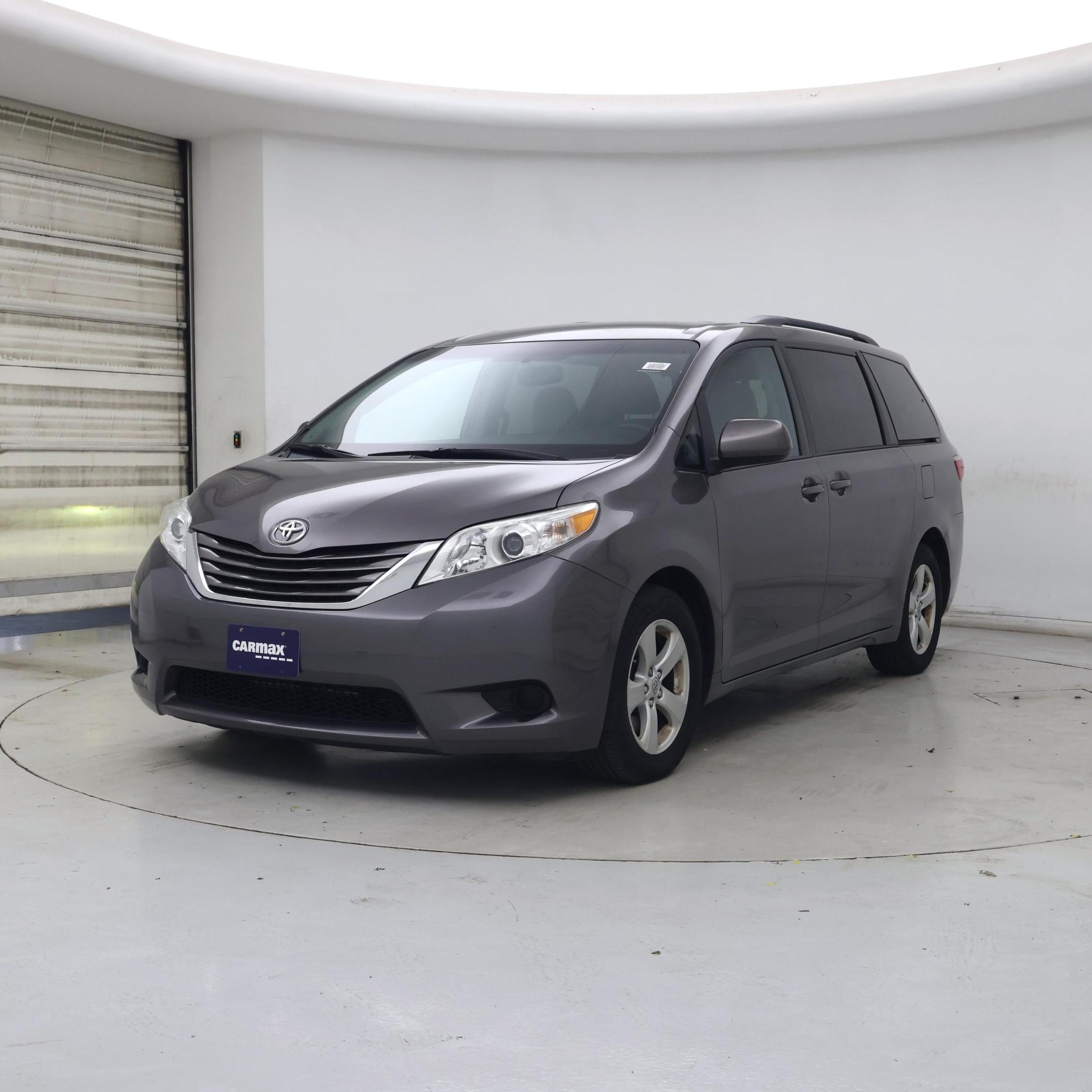 Thumbnail: 2015 Toyota Sienna - 4