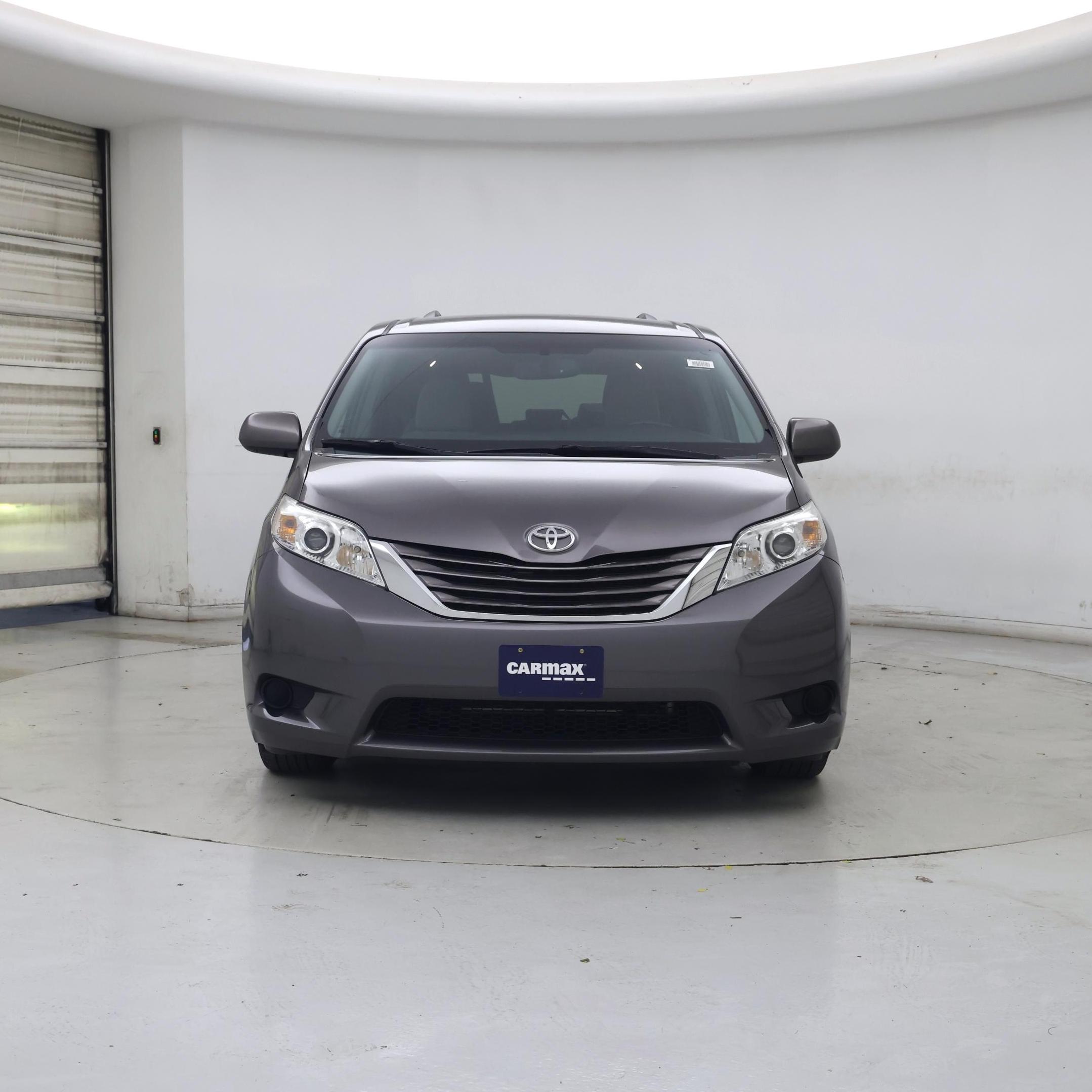 Thumbnail: 2015 Toyota Sienna - 5