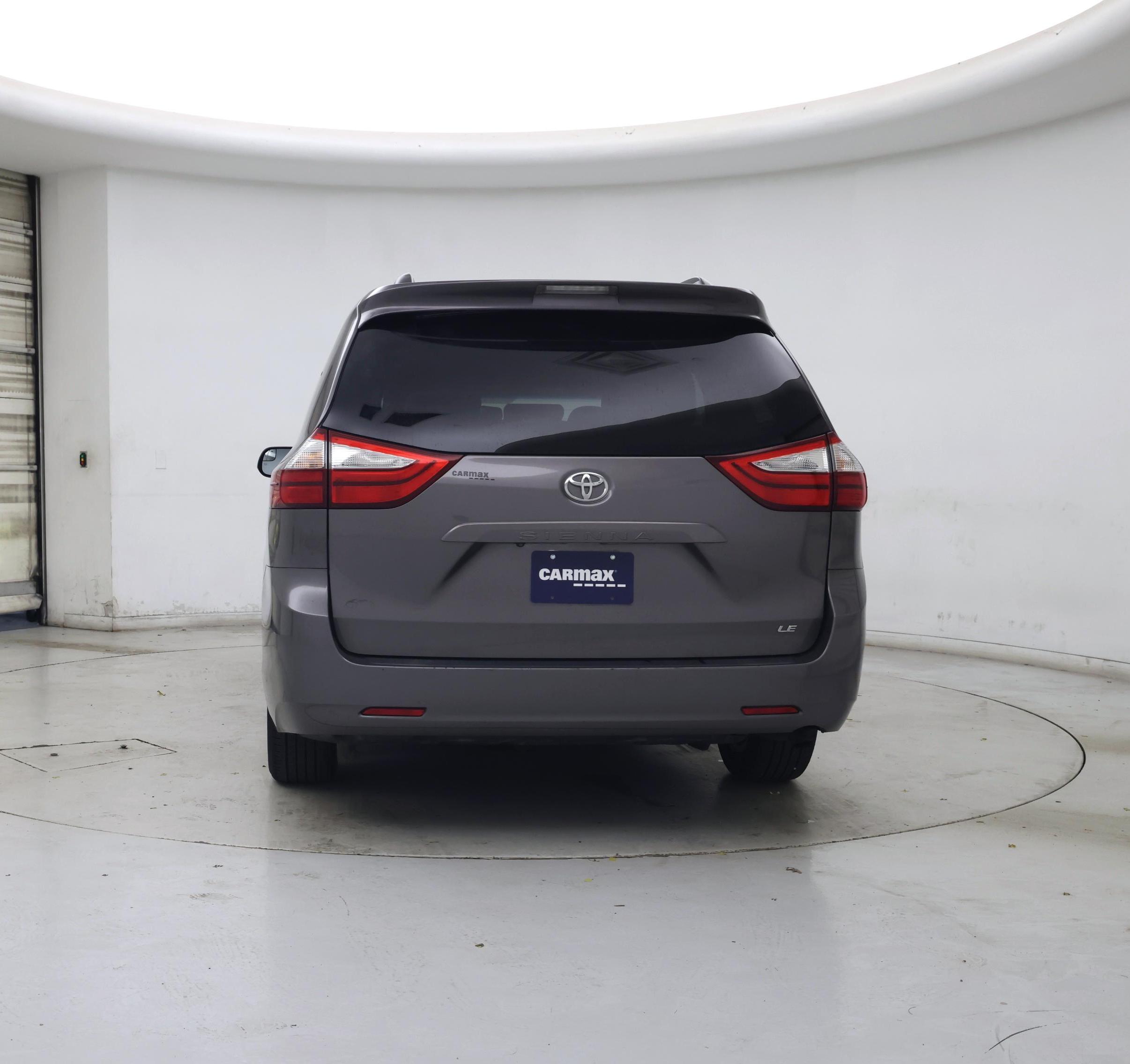 Thumbnail: 2015 Toyota Sienna - 6