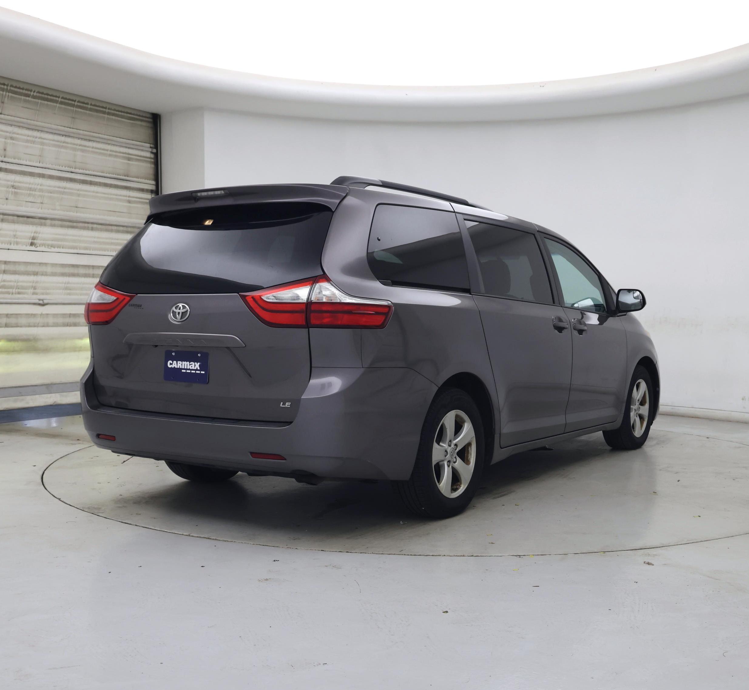 Thumbnail: 2015 Toyota Sienna - 8
