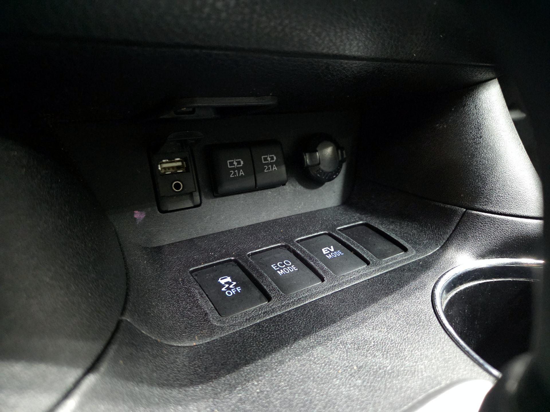 Thumbnail: 2017 Toyota Highlander - 19