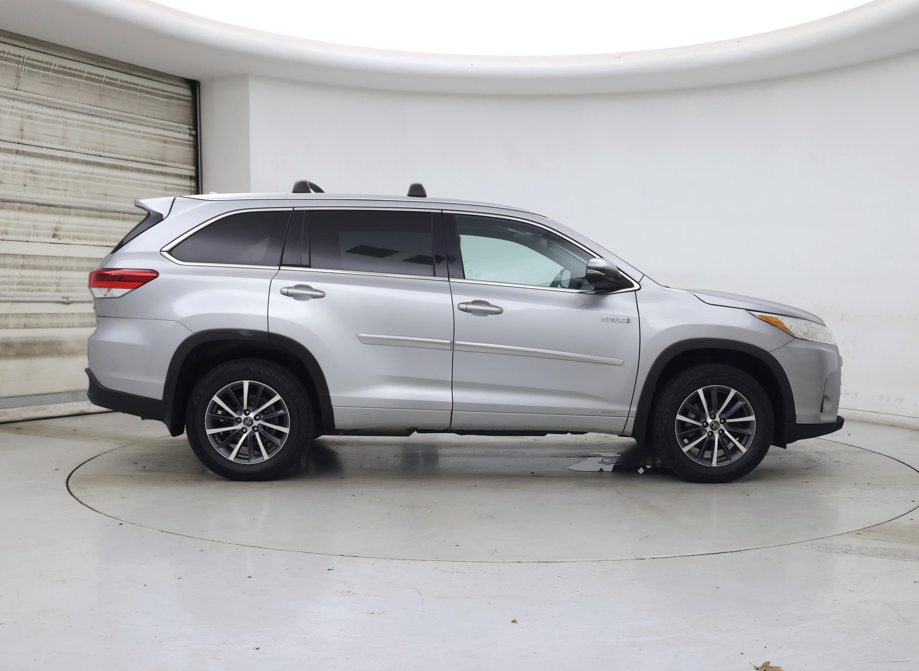 Thumbnail: 2017 Toyota Highlander - 7