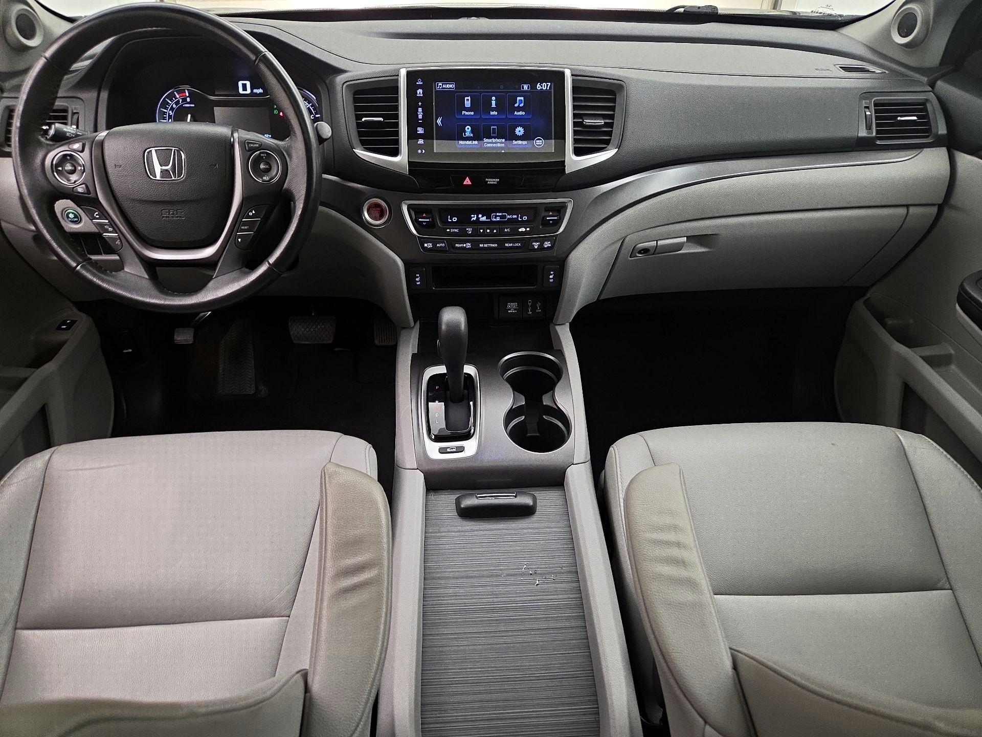 Thumbnail: 2017 Honda Pilot - 9