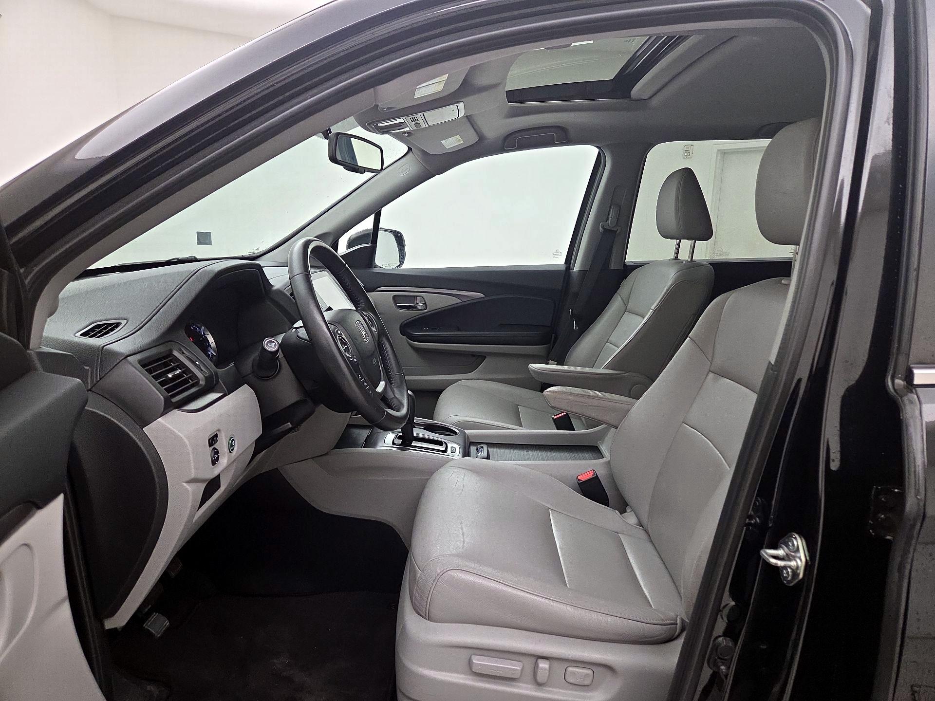 Thumbnail: 2017 Honda Pilot - 11