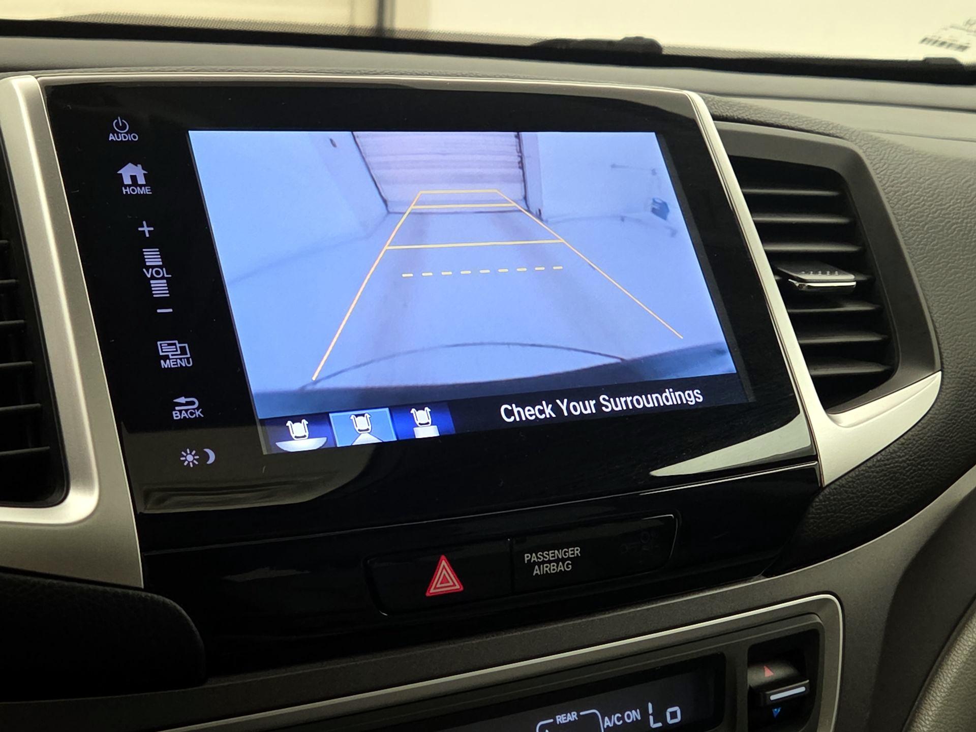 Thumbnail: 2017 Honda Pilot - 14