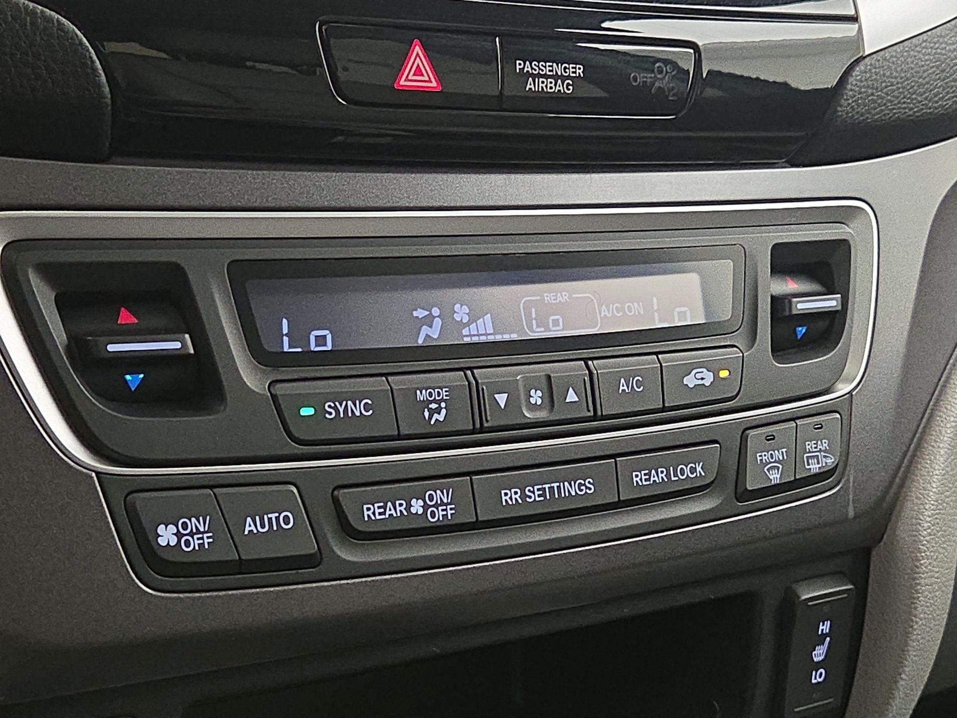 Thumbnail: 2017 Honda Pilot - 16