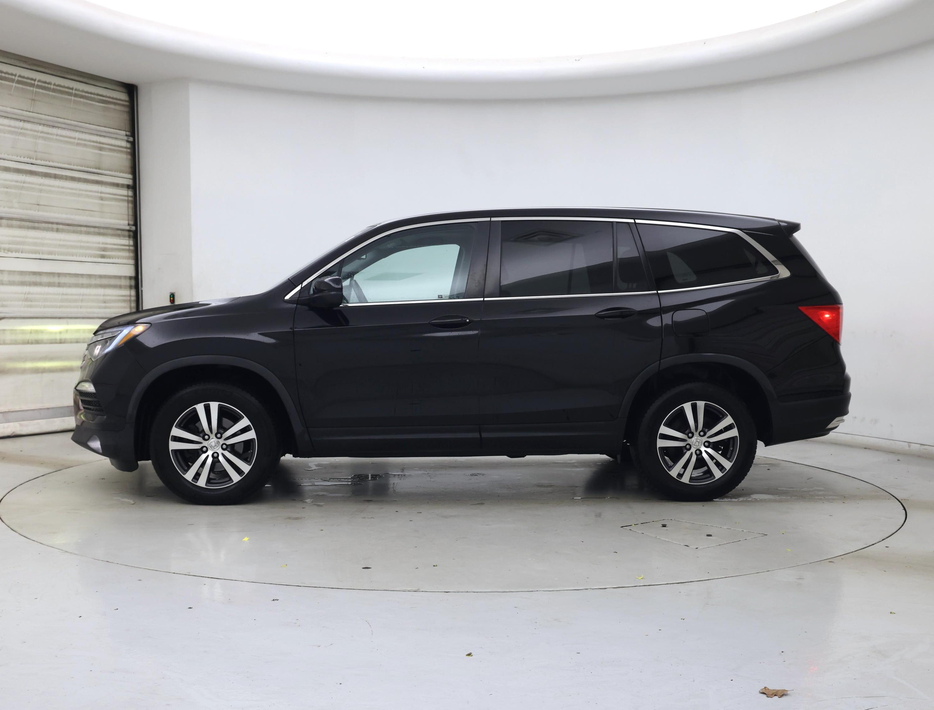 Thumbnail: 2017 Honda Pilot - 3