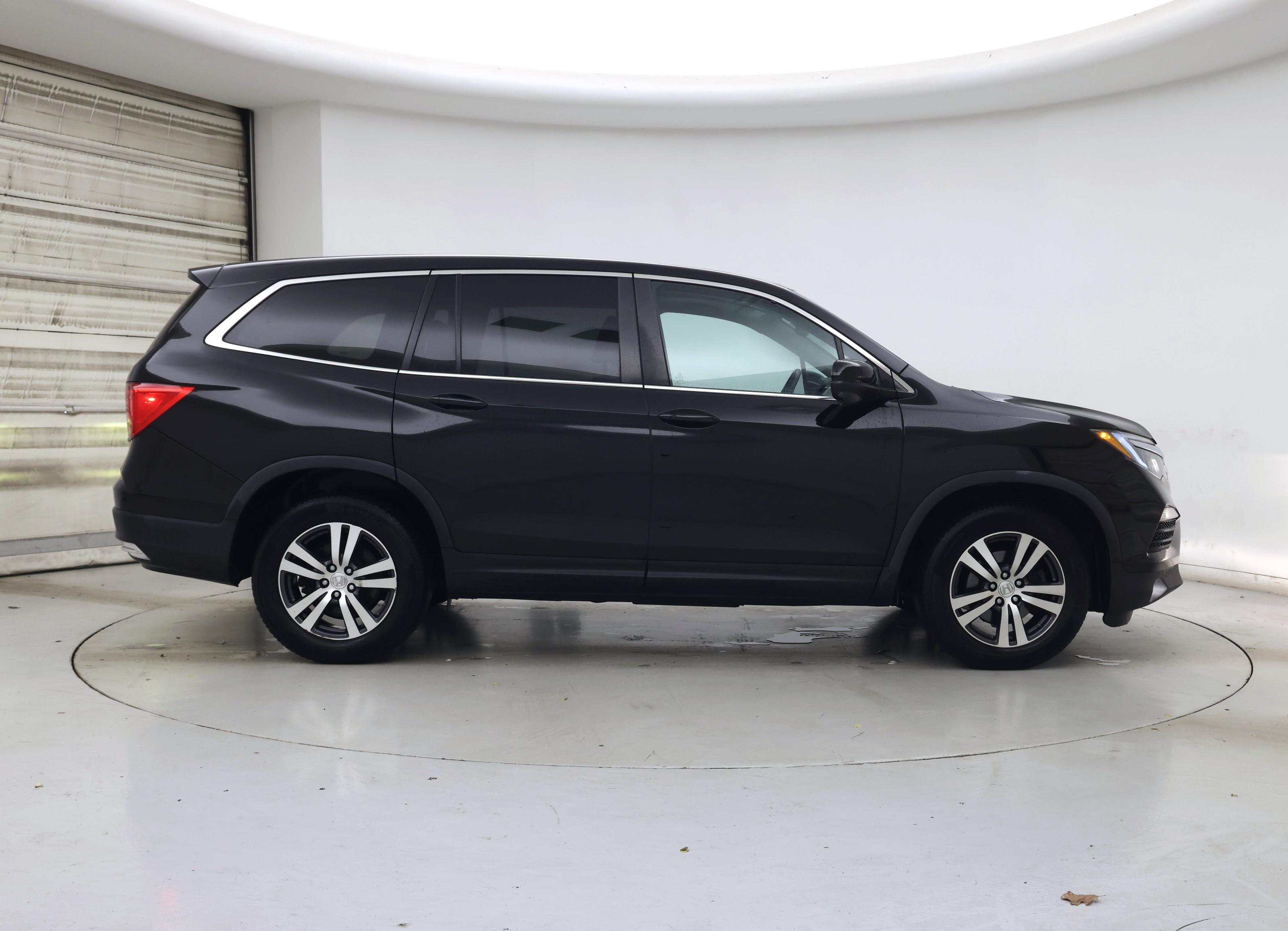Thumbnail: 2017 Honda Pilot - 7