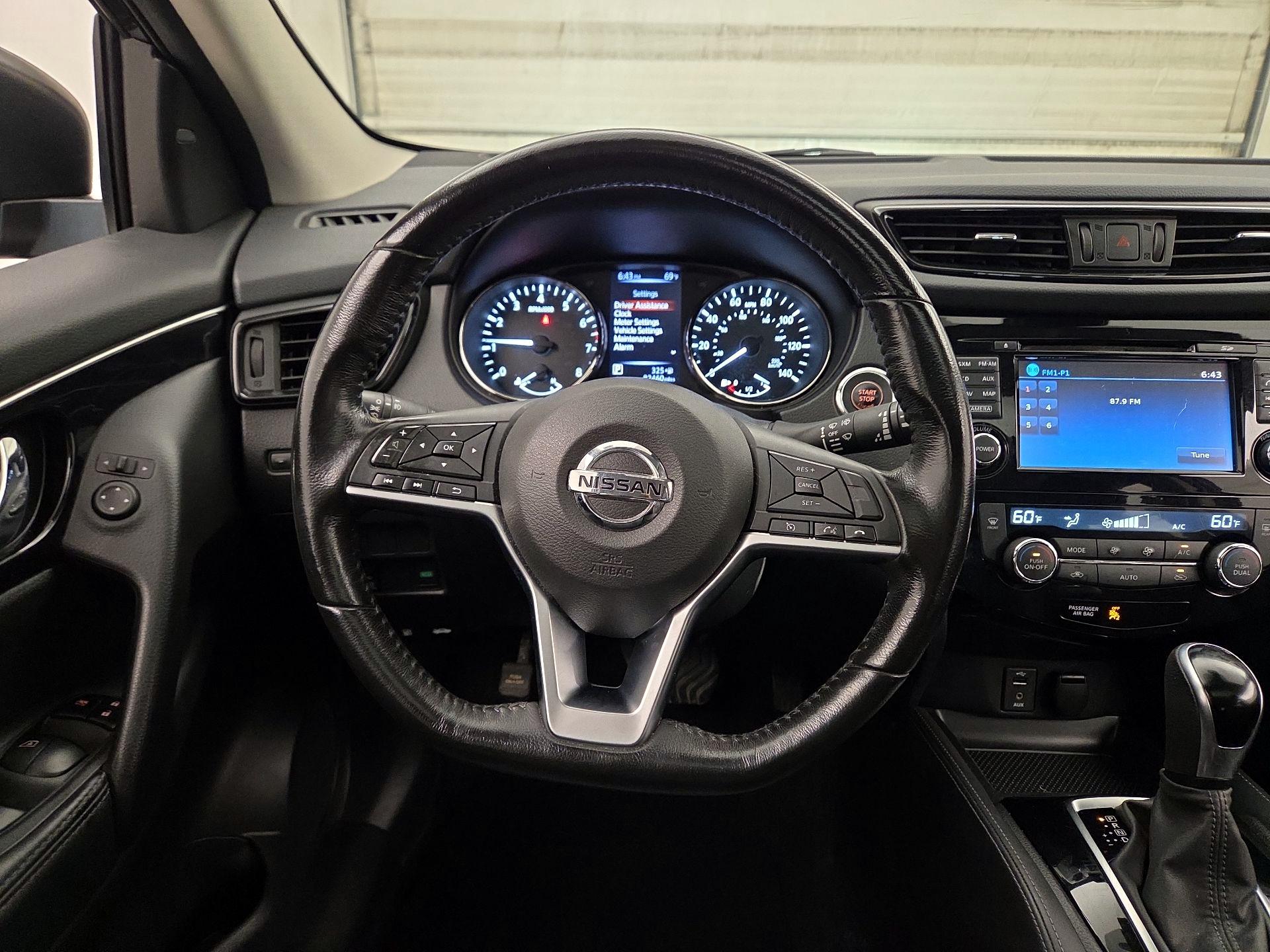 Thumbnail: 2017 Nissan Rogue Sport - 10