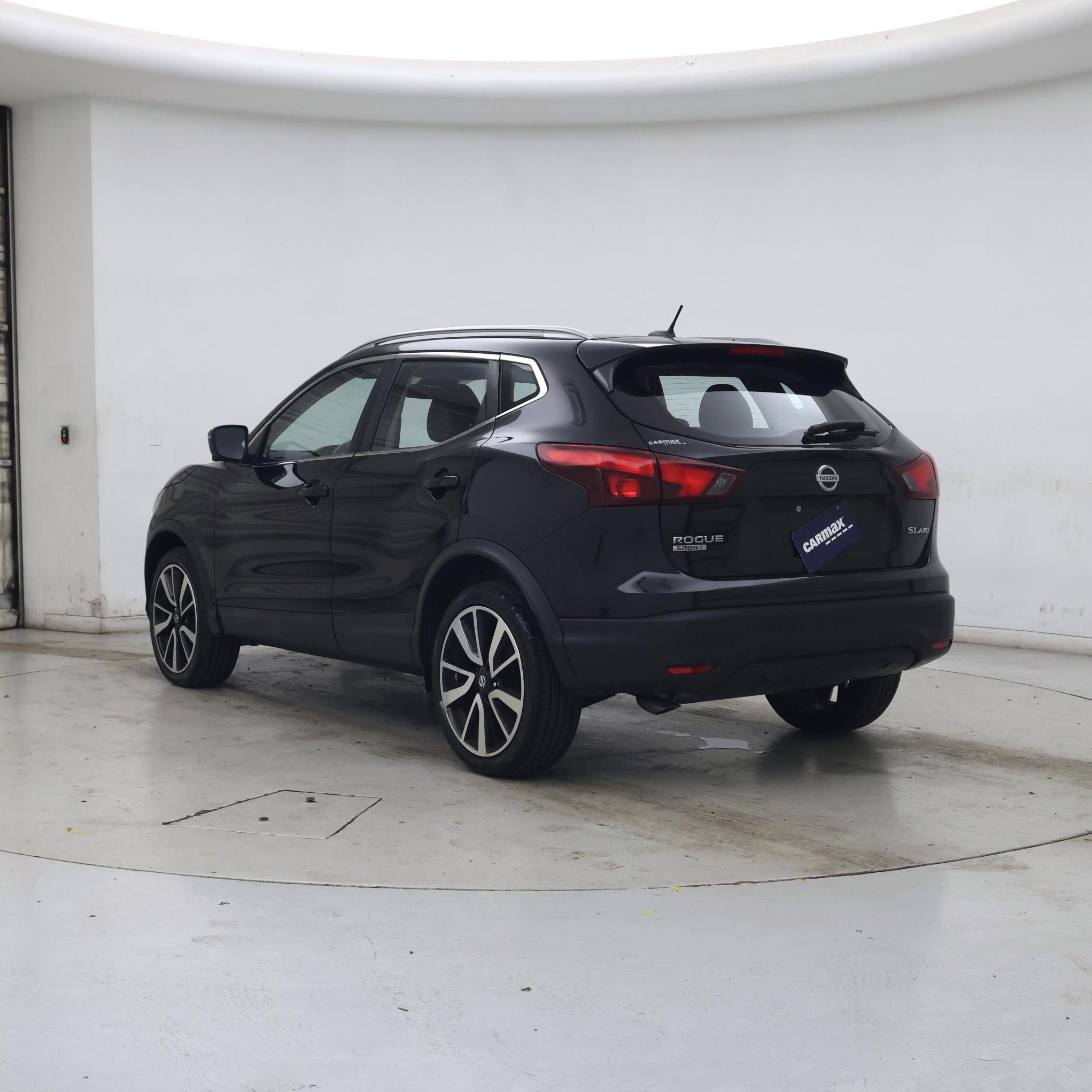 Thumbnail: 2017 Nissan Rogue Sport - 2