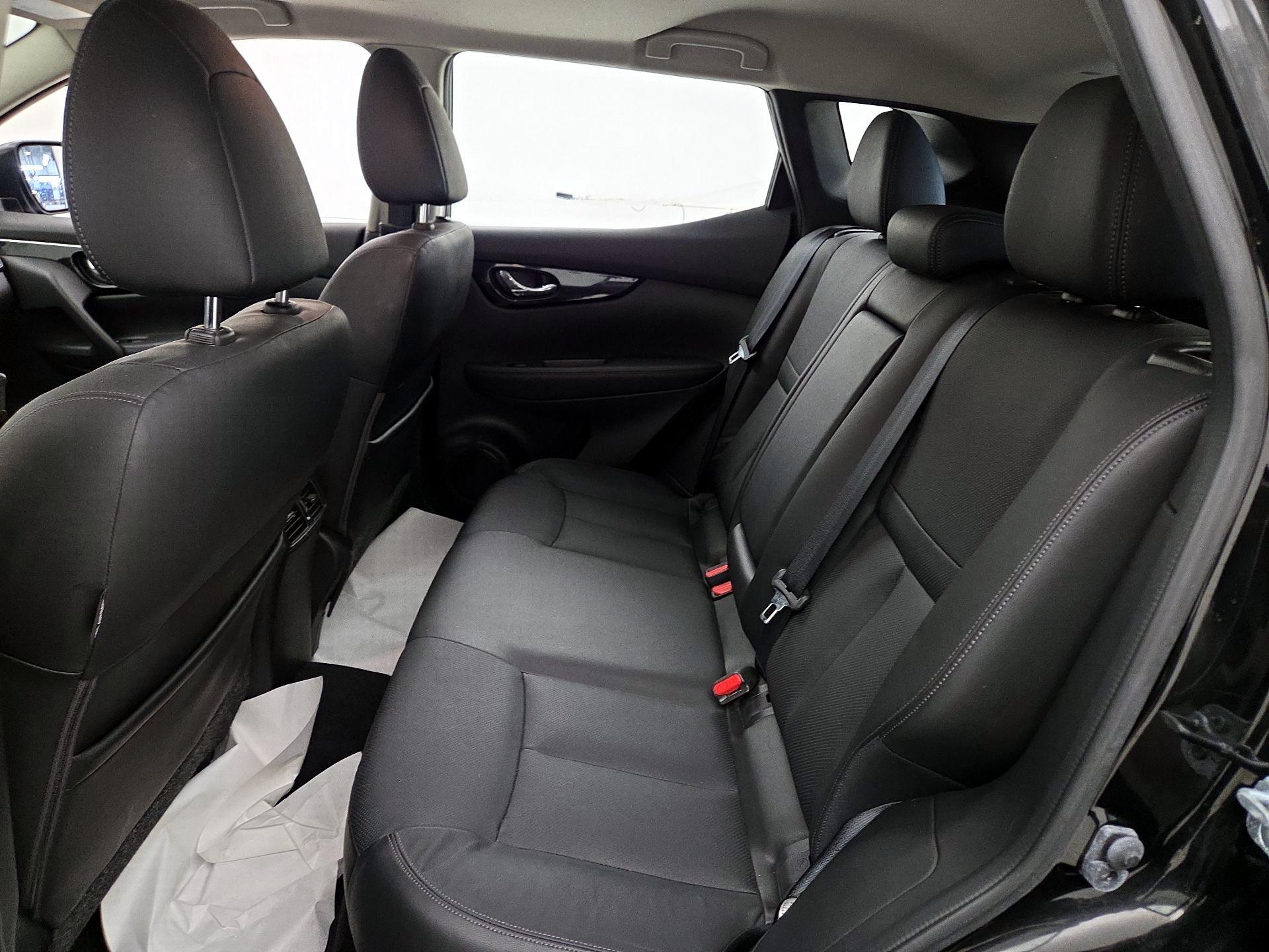 Thumbnail: 2017 Nissan Rogue Sport - 20