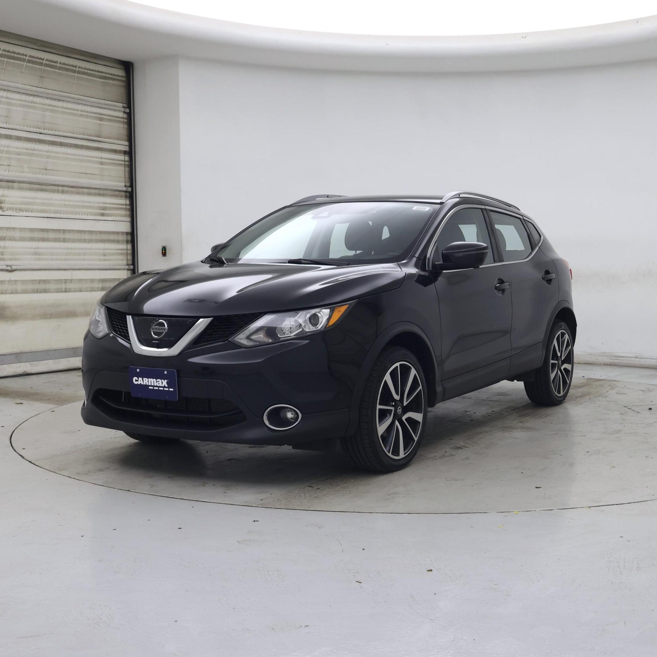 Thumbnail: 2017 Nissan Rogue Sport - 4