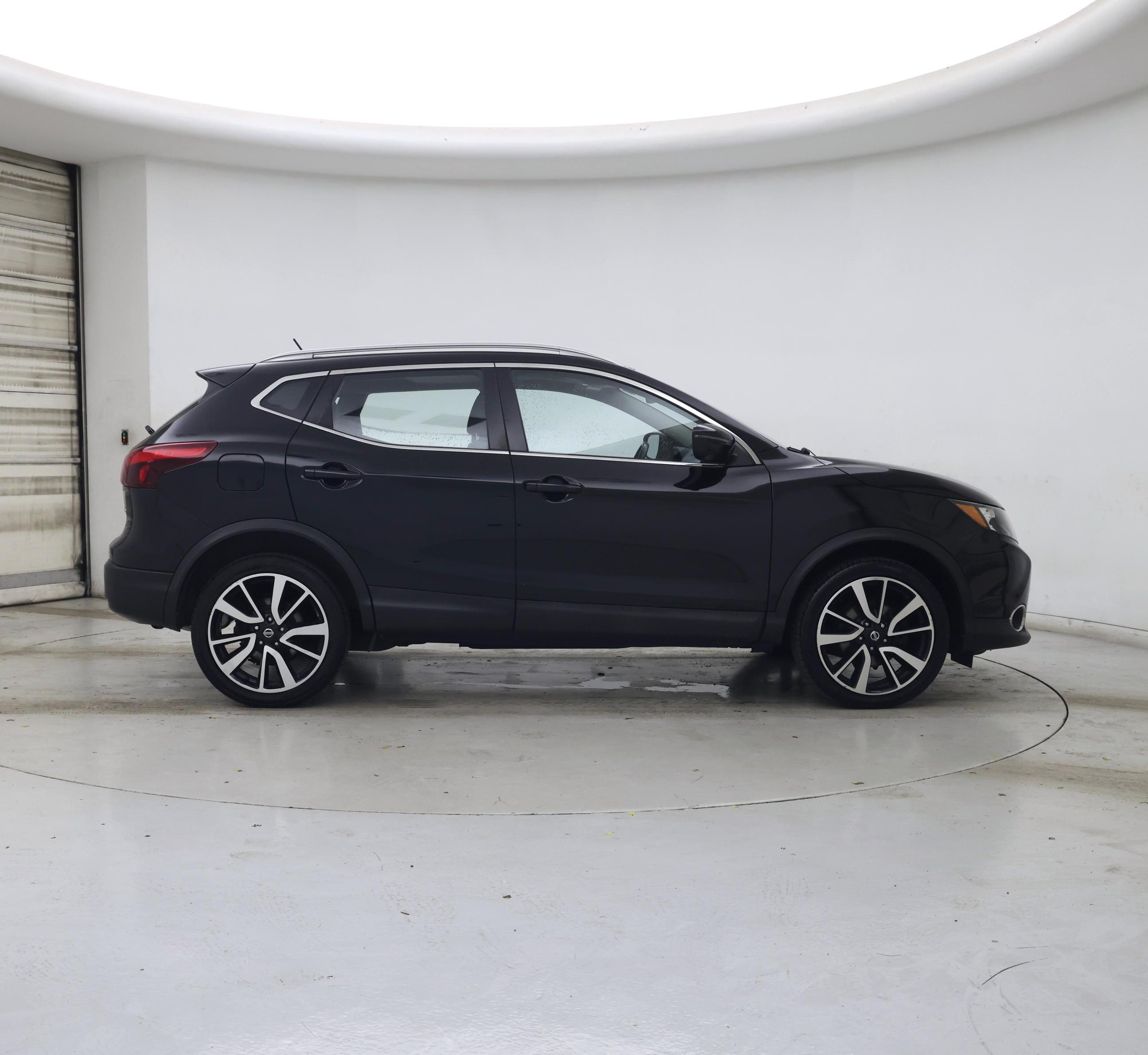 Thumbnail: 2017 Nissan Rogue Sport - 7
