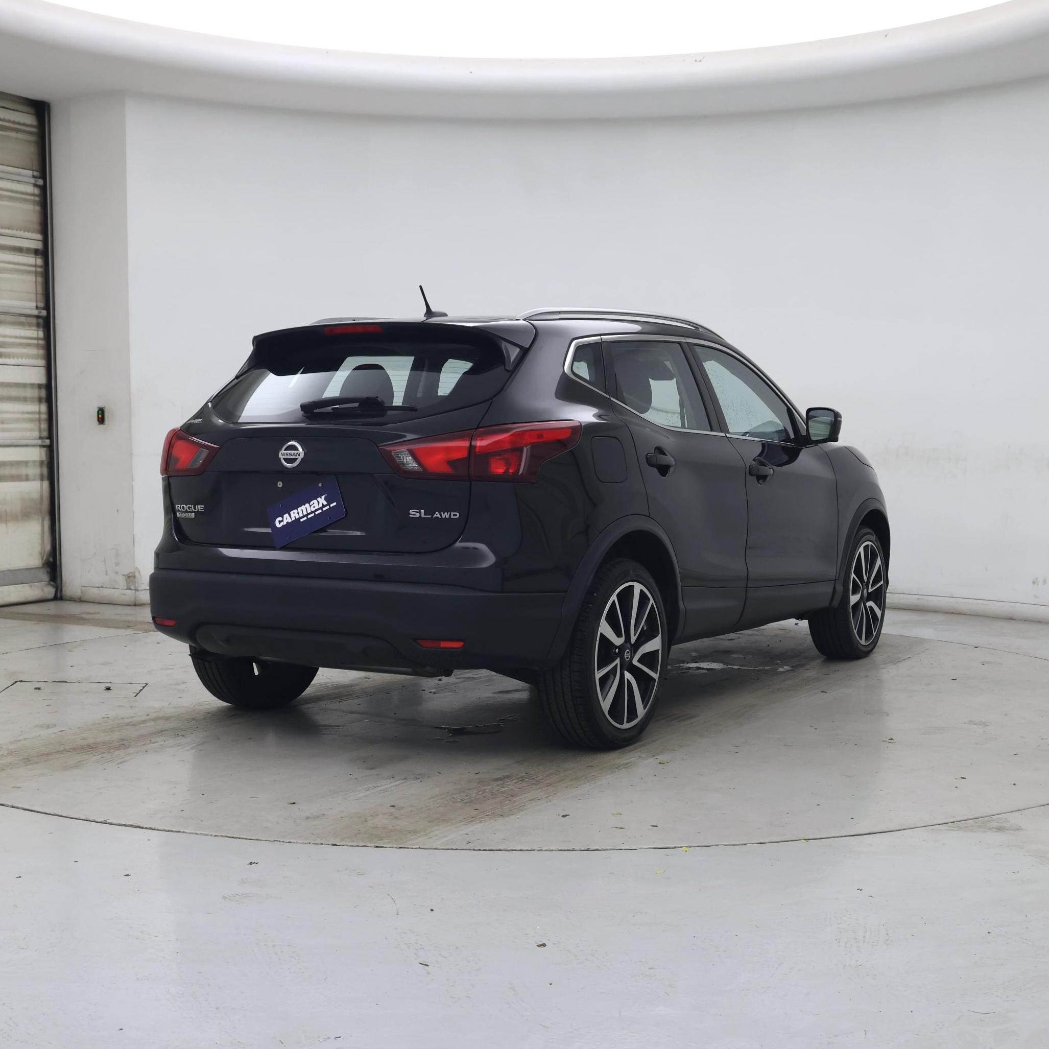 Thumbnail: 2017 Nissan Rogue Sport - 8
