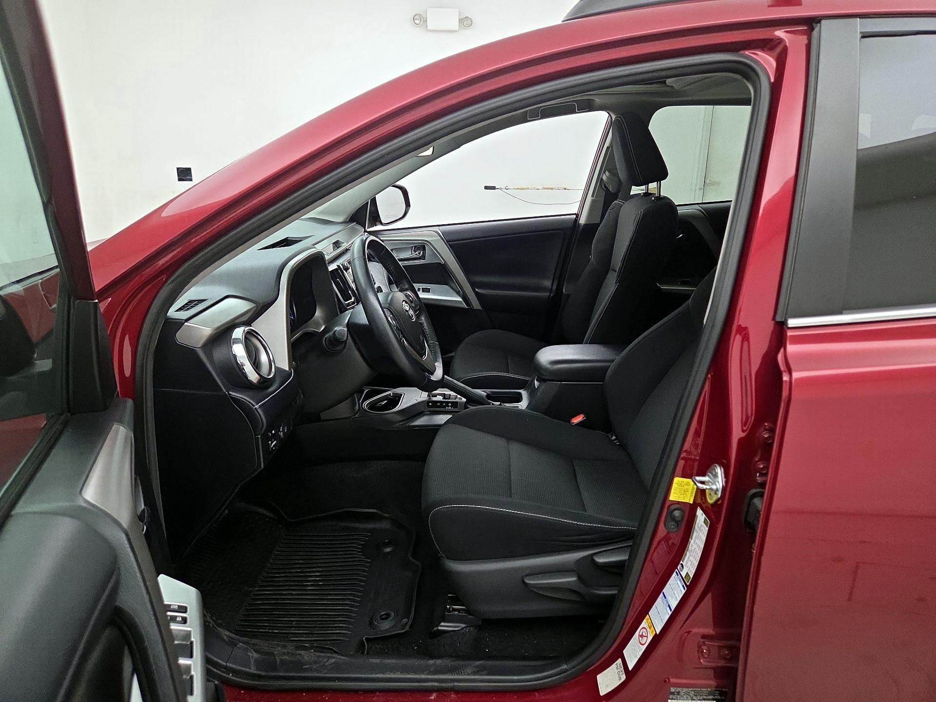 Thumbnail: 2018 Toyota RAV4 - 11