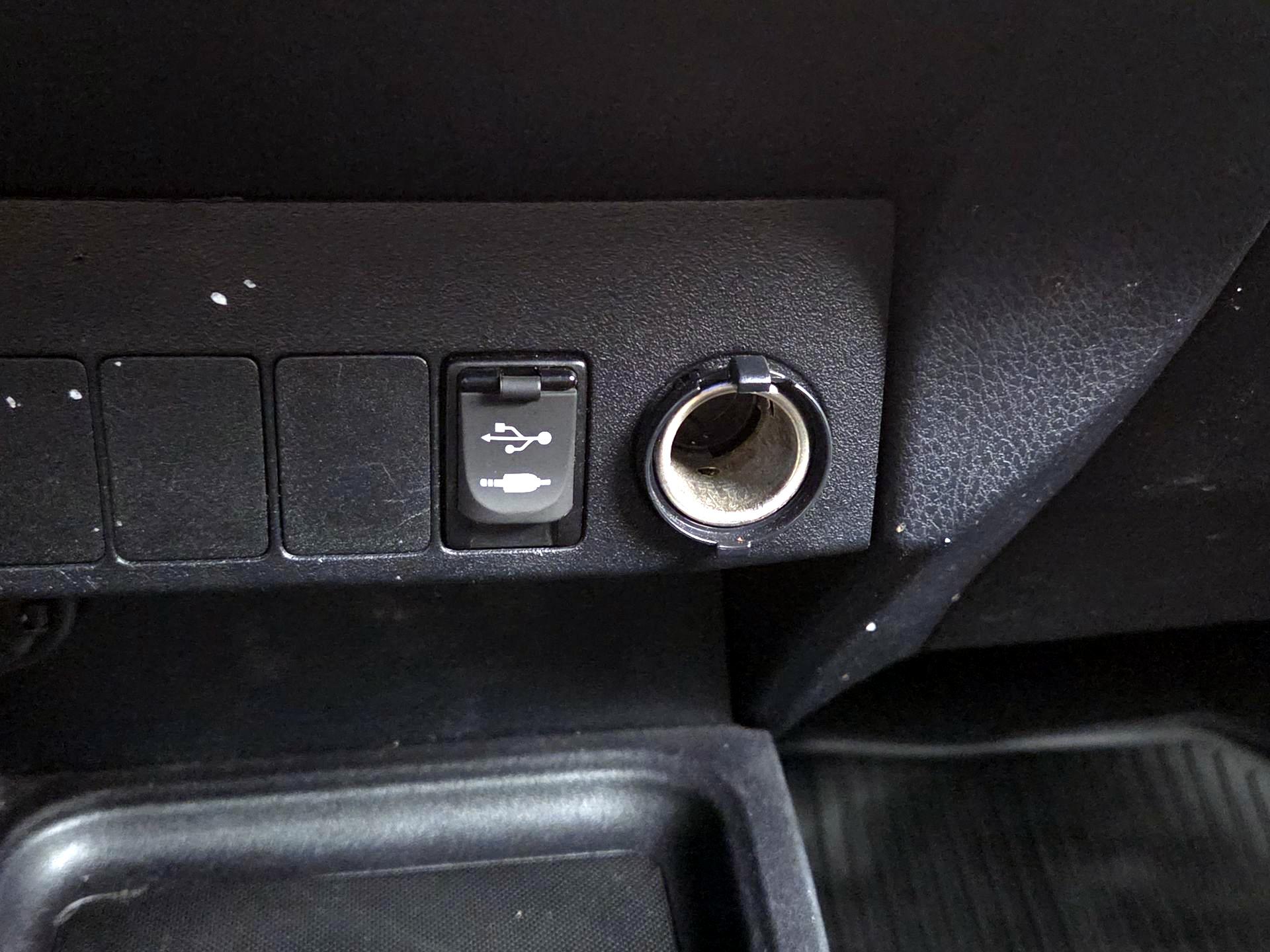 Thumbnail: 2018 Toyota RAV4 - 18