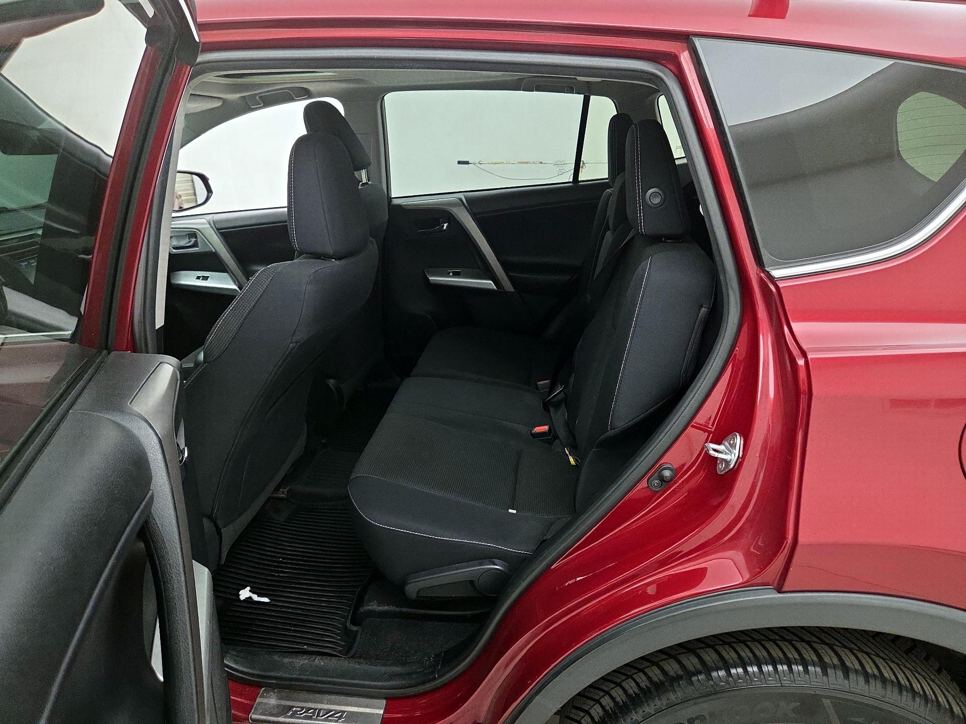 Thumbnail: 2018 Toyota RAV4 - 20