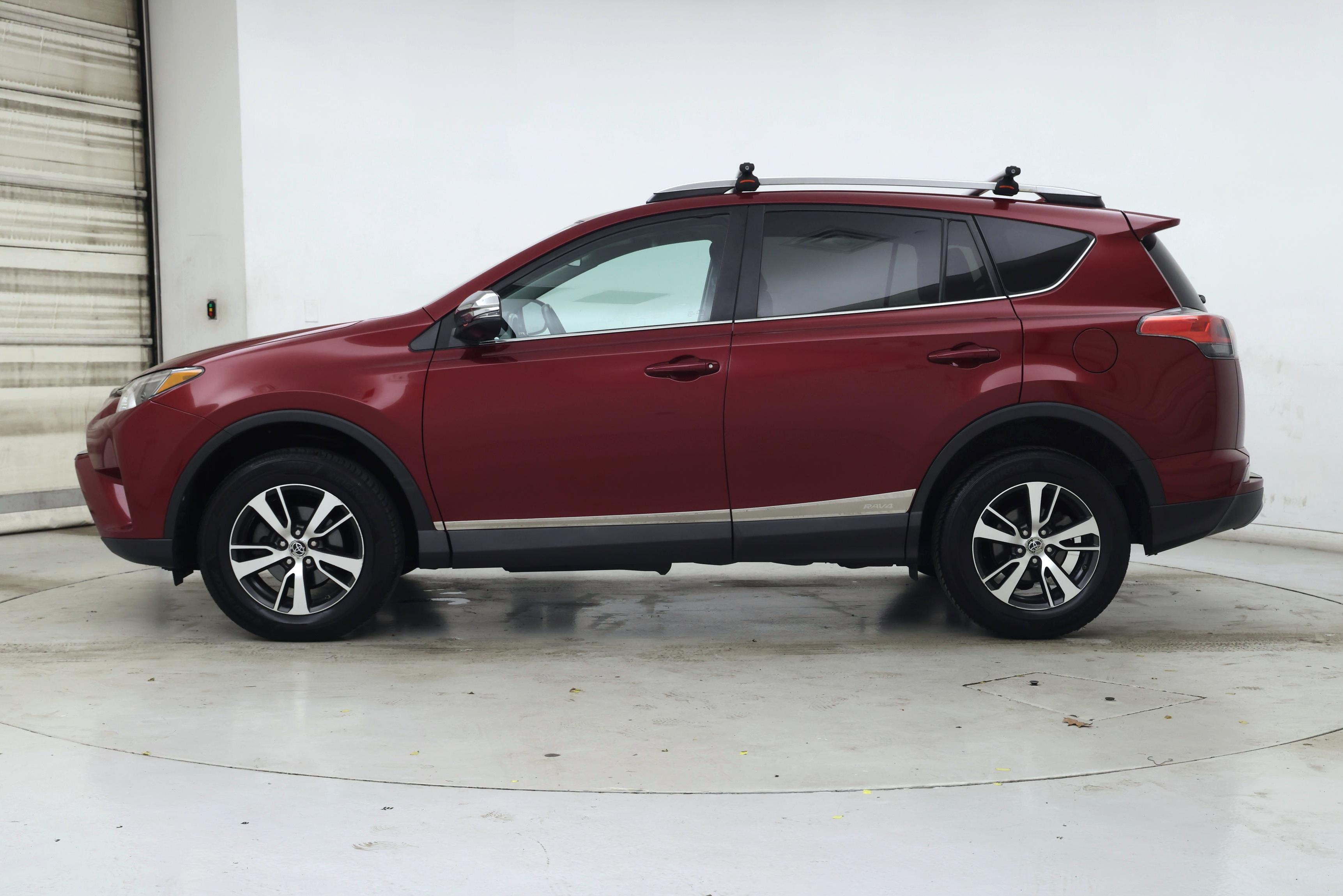 Thumbnail: 2018 Toyota RAV4 - 3