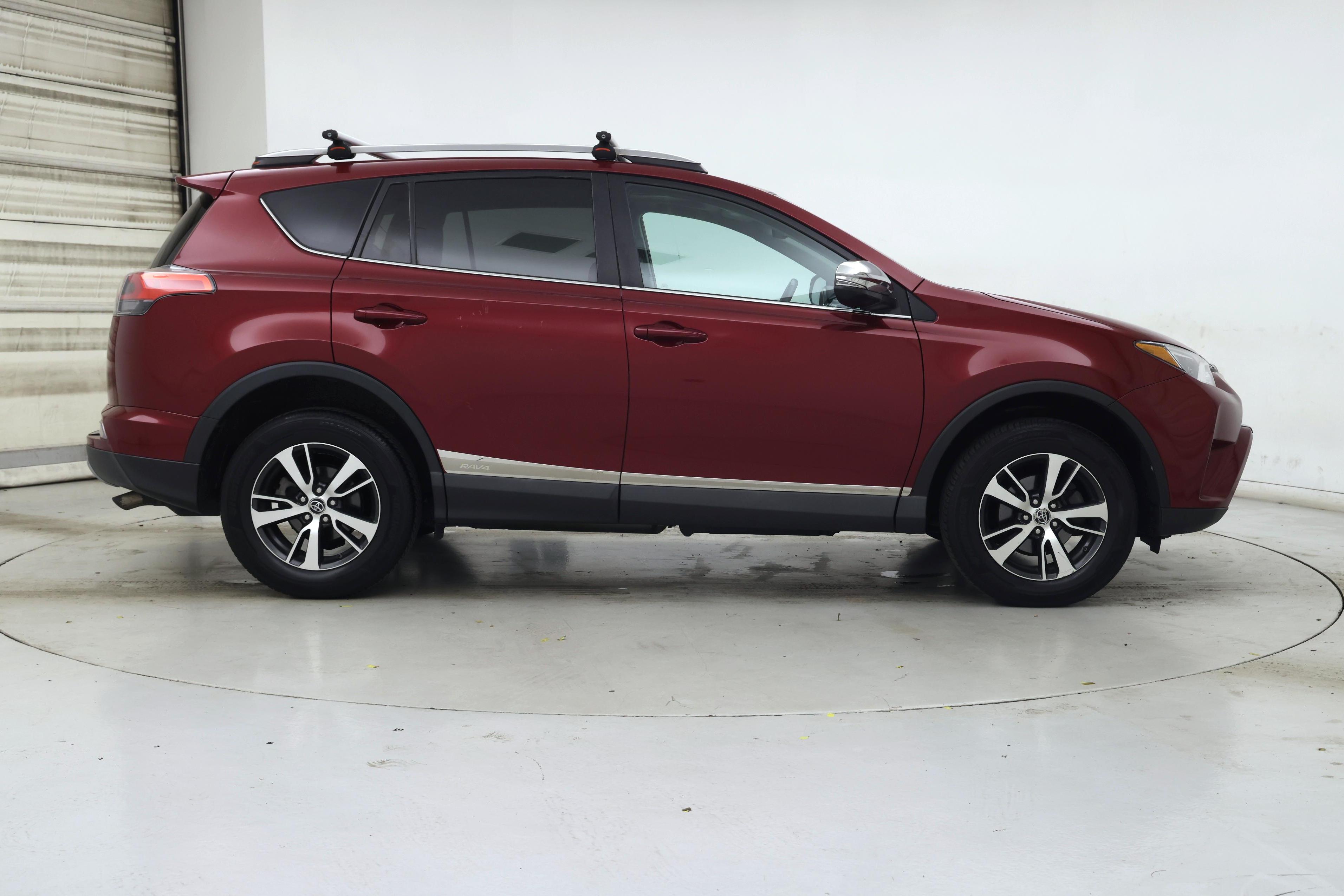 Thumbnail: 2018 Toyota RAV4 - 7