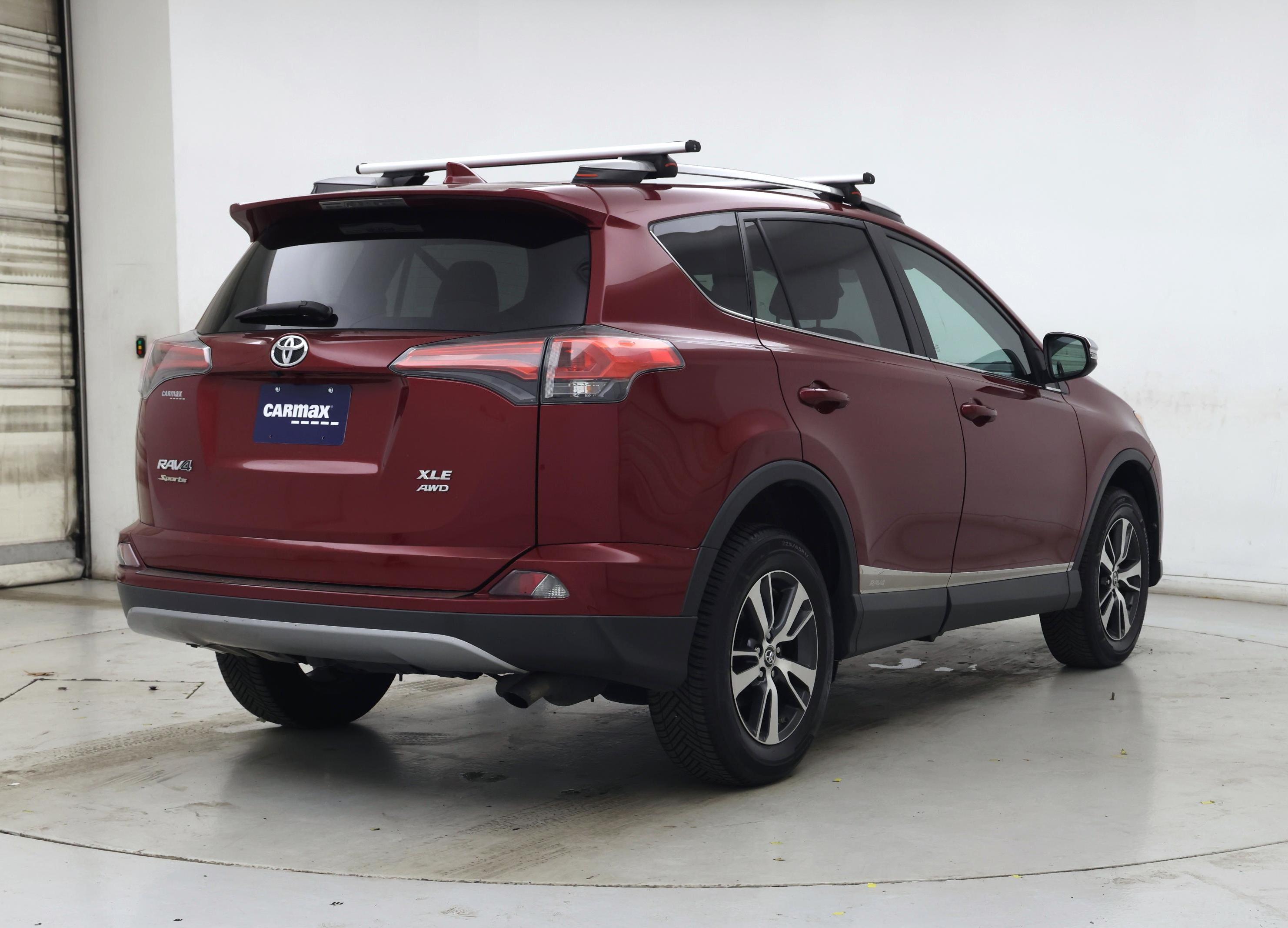 Thumbnail: 2018 Toyota RAV4 - 8