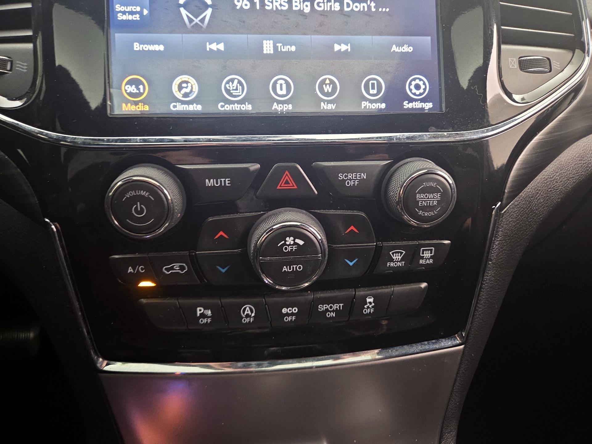 Thumbnail: 2019 Jeep Grand Cherokee - 16