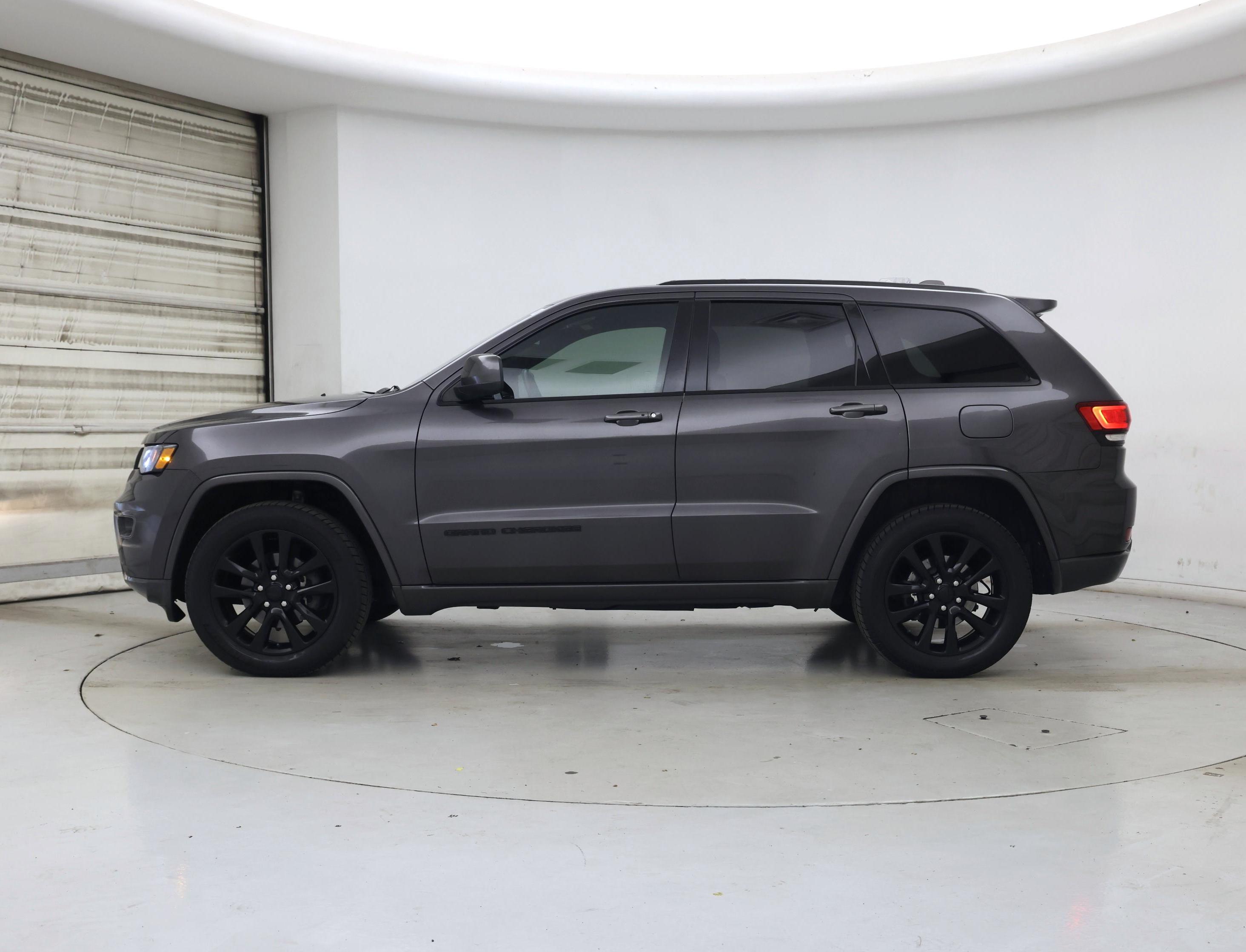 Thumbnail: 2019 Jeep Grand Cherokee - 3