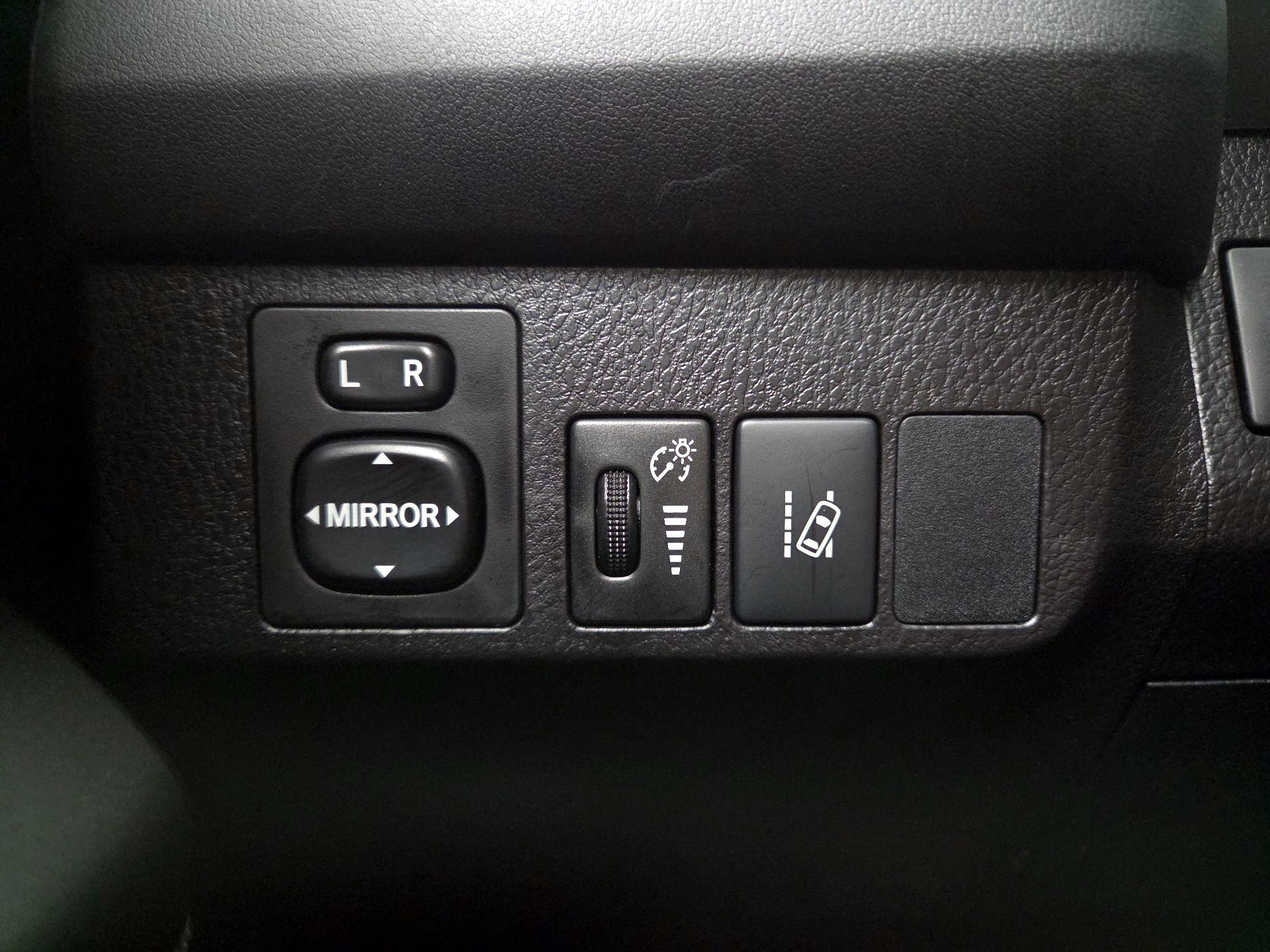 Thumbnail: 2018 Toyota RAV4 - 13