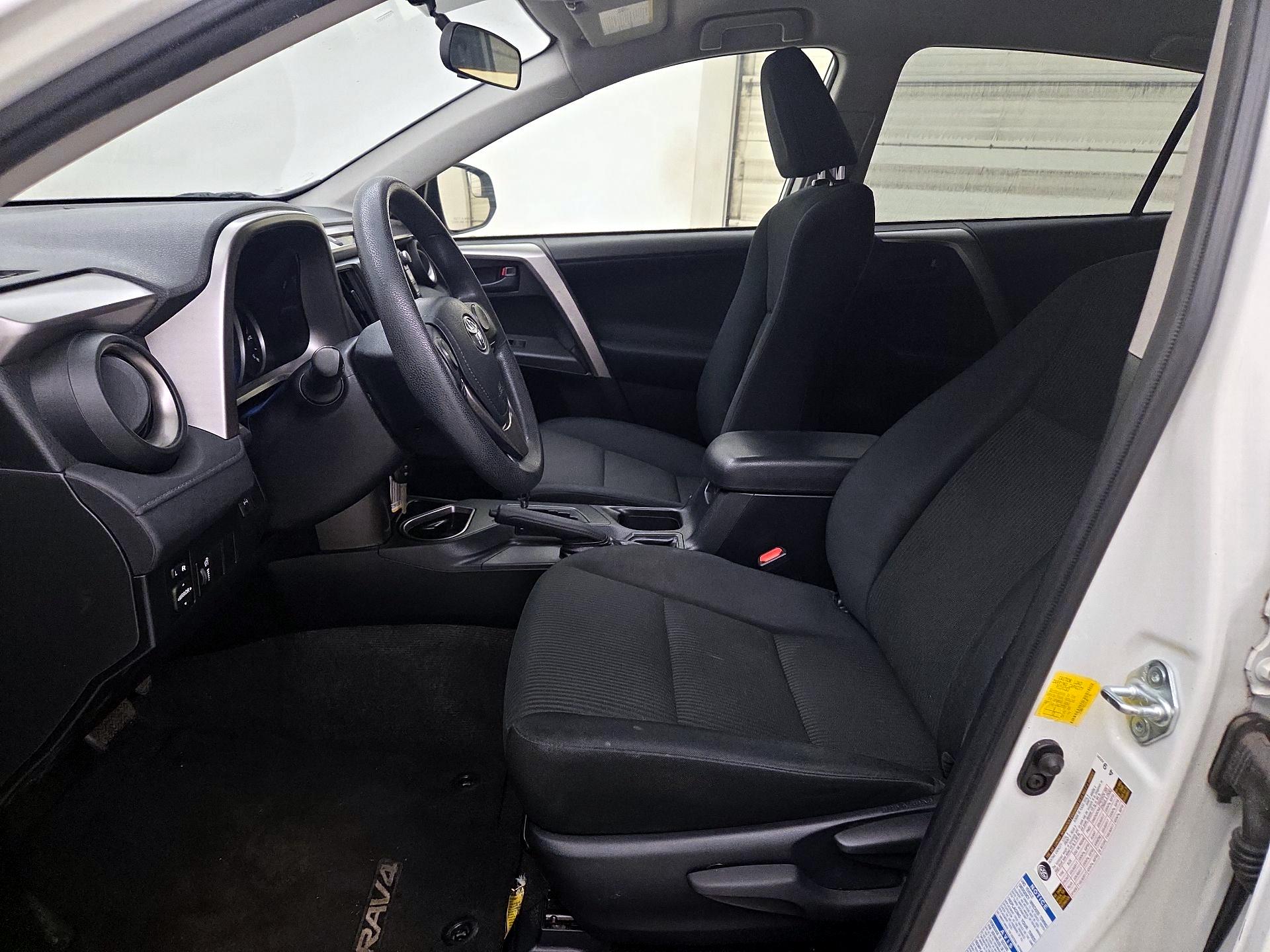 Thumbnail: 2016 Toyota RAV4 - 11