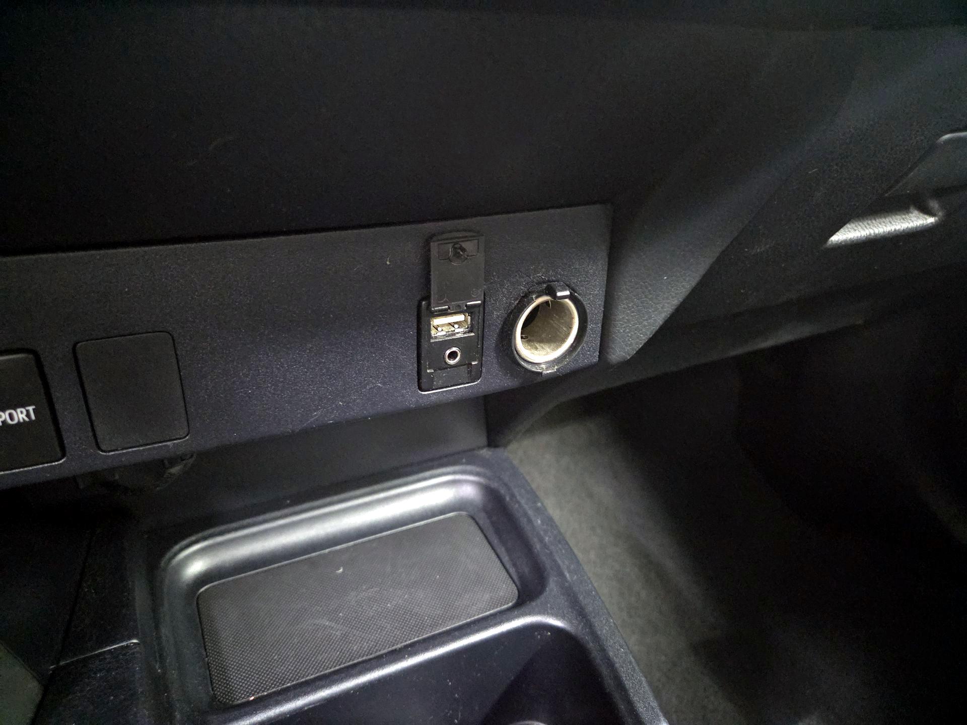 Thumbnail: 2016 Toyota RAV4 - 18