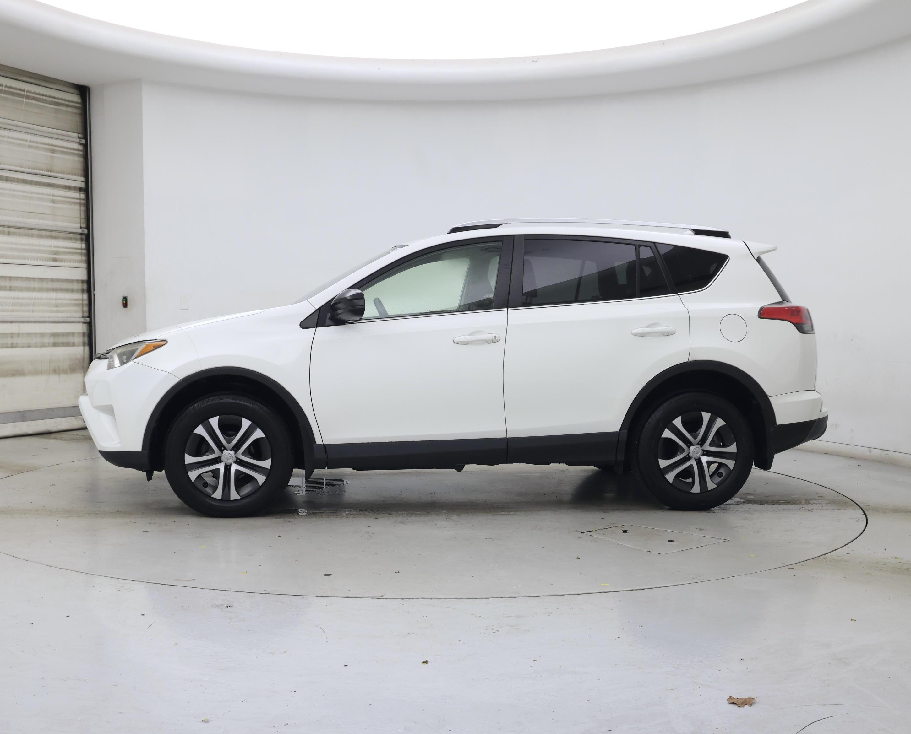 Thumbnail: 2016 Toyota RAV4 - 3
