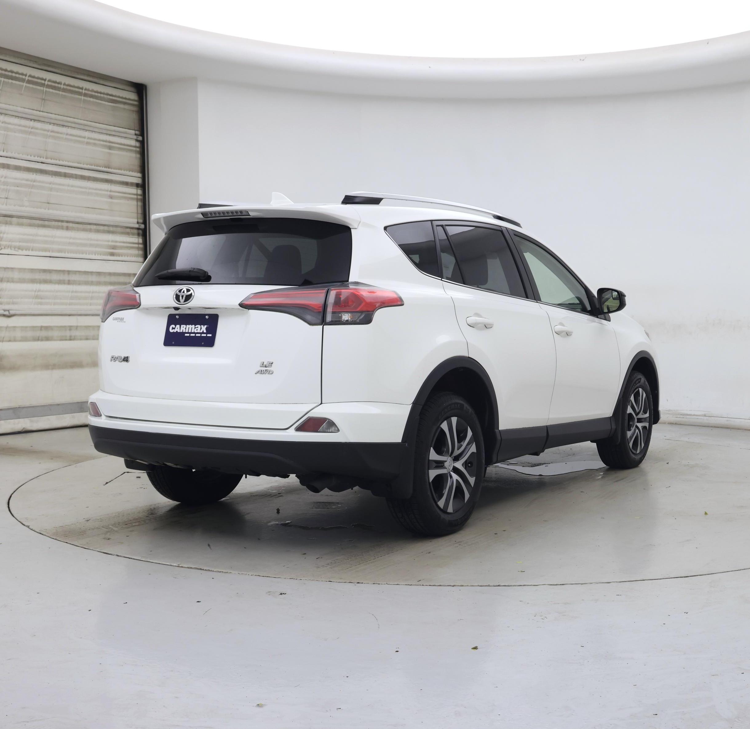 Thumbnail: 2016 Toyota RAV4 - 8