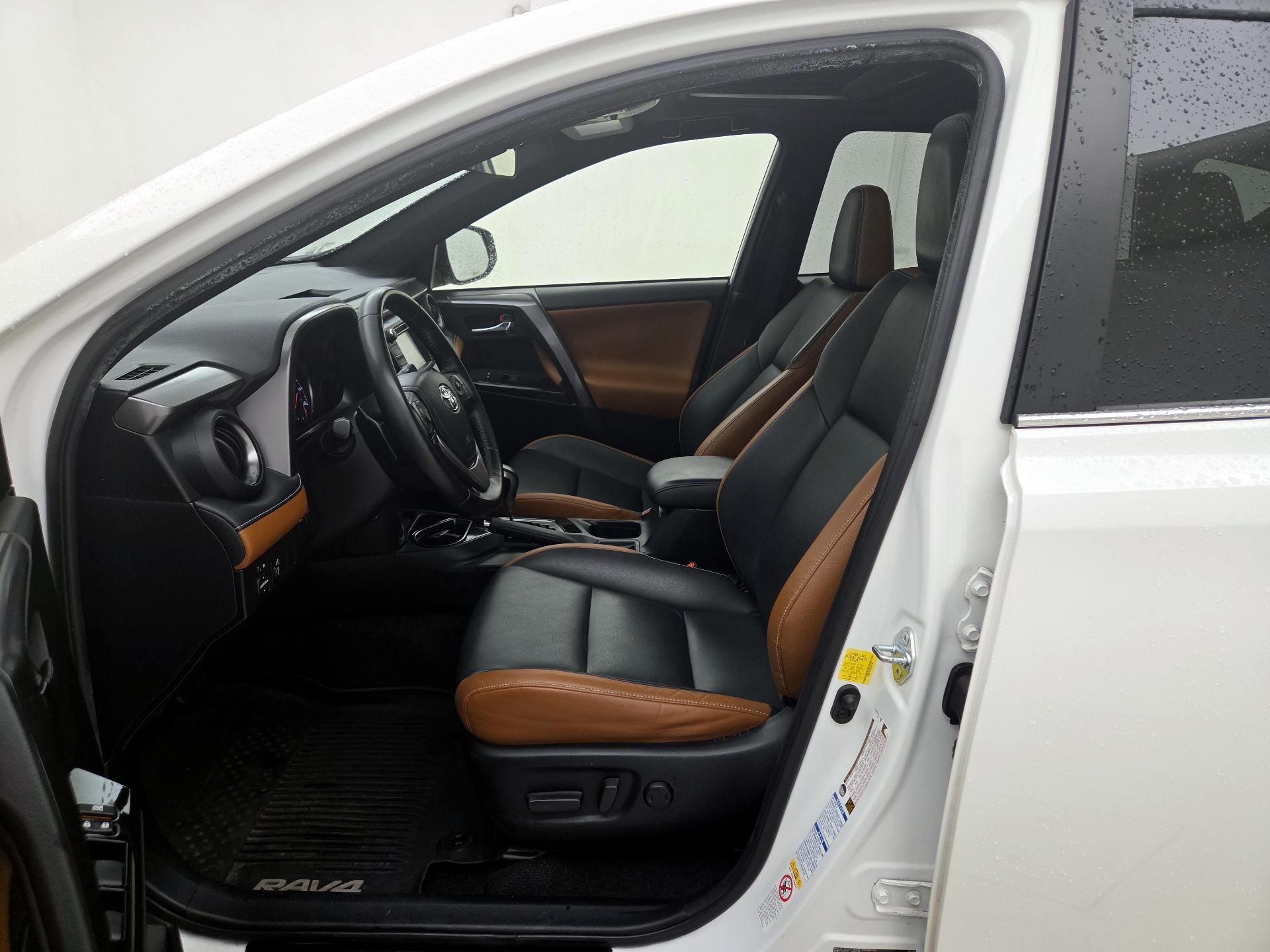 Thumbnail: 2016 Toyota RAV4 - 11