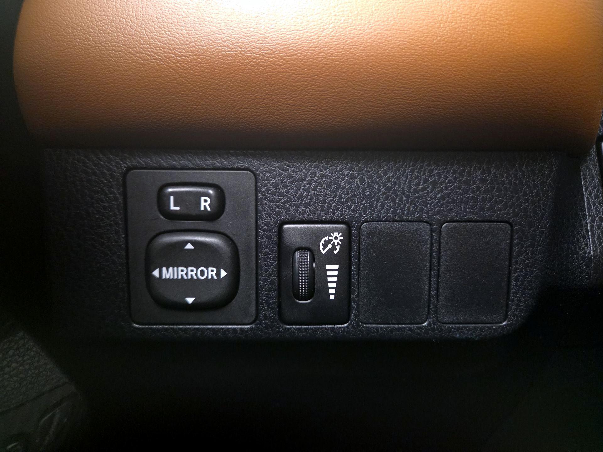 Thumbnail: 2016 Toyota RAV4 - 13