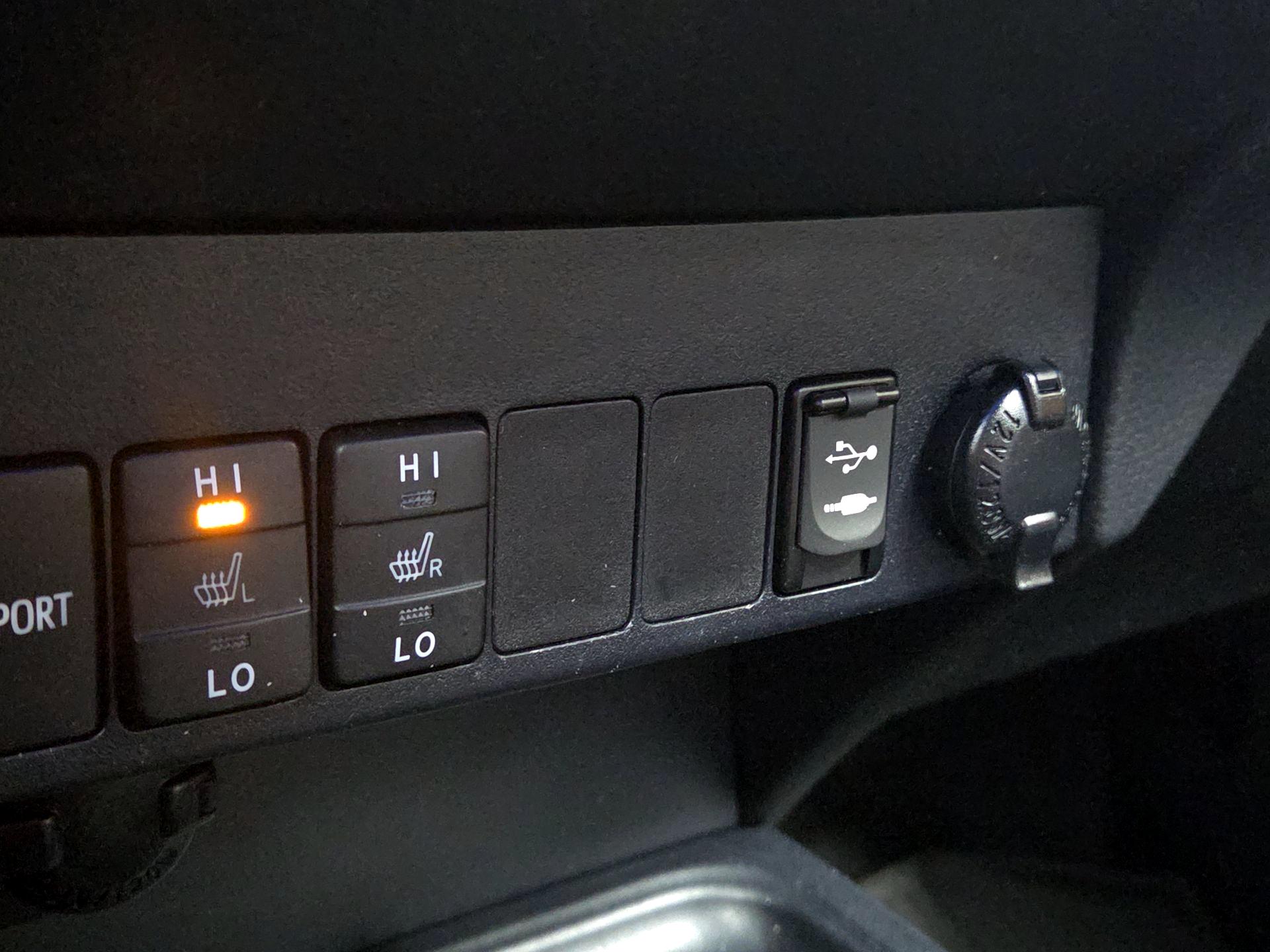 Thumbnail: 2016 Toyota RAV4 - 18