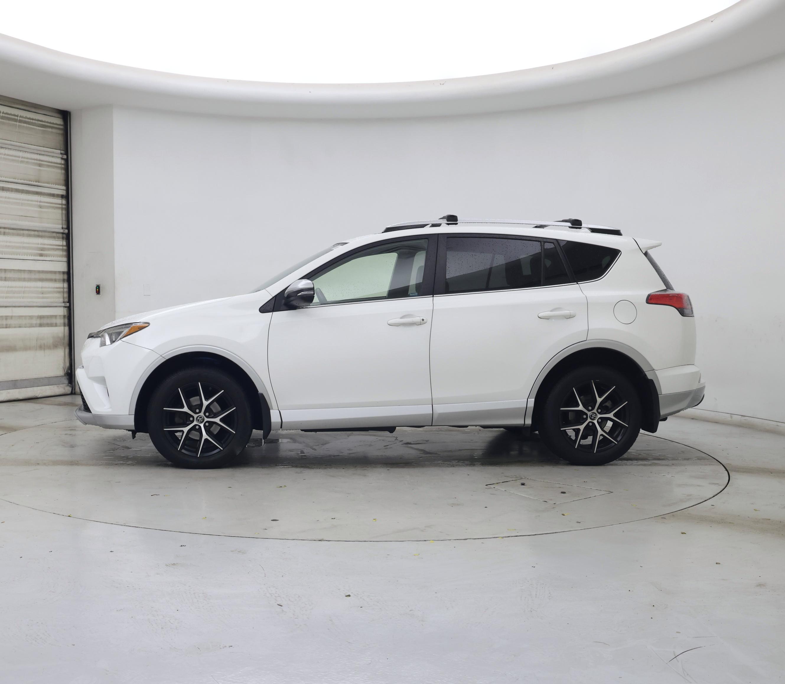 Thumbnail: 2016 Toyota RAV4 - 3