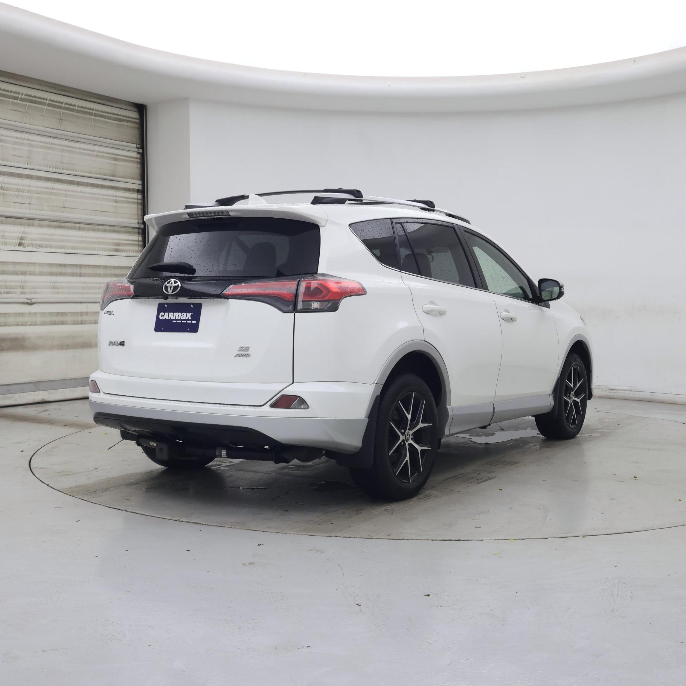 Thumbnail: 2016 Toyota RAV4 - 8