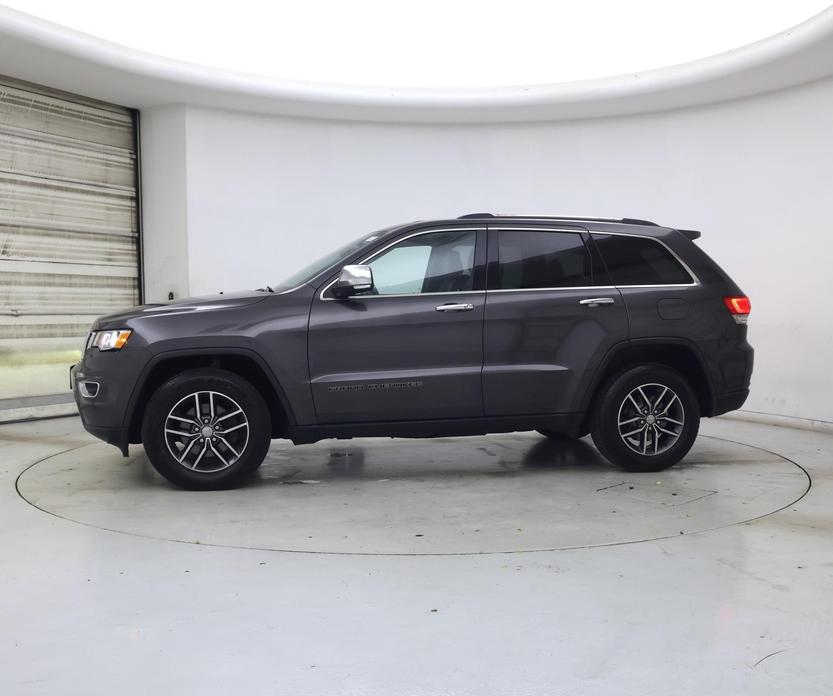 Thumbnail: 2017 Jeep Grand Cherokee - 3