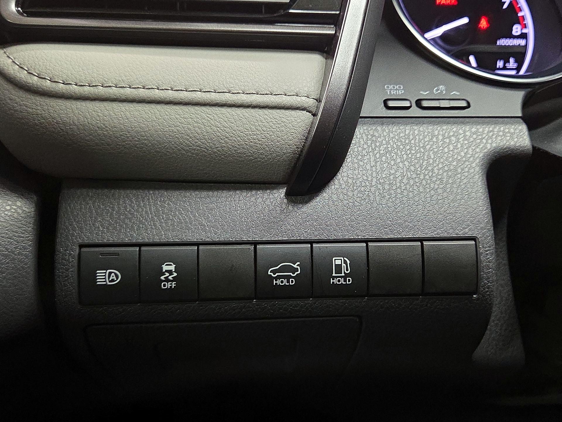 Thumbnail: 2020 Toyota Camry - 13