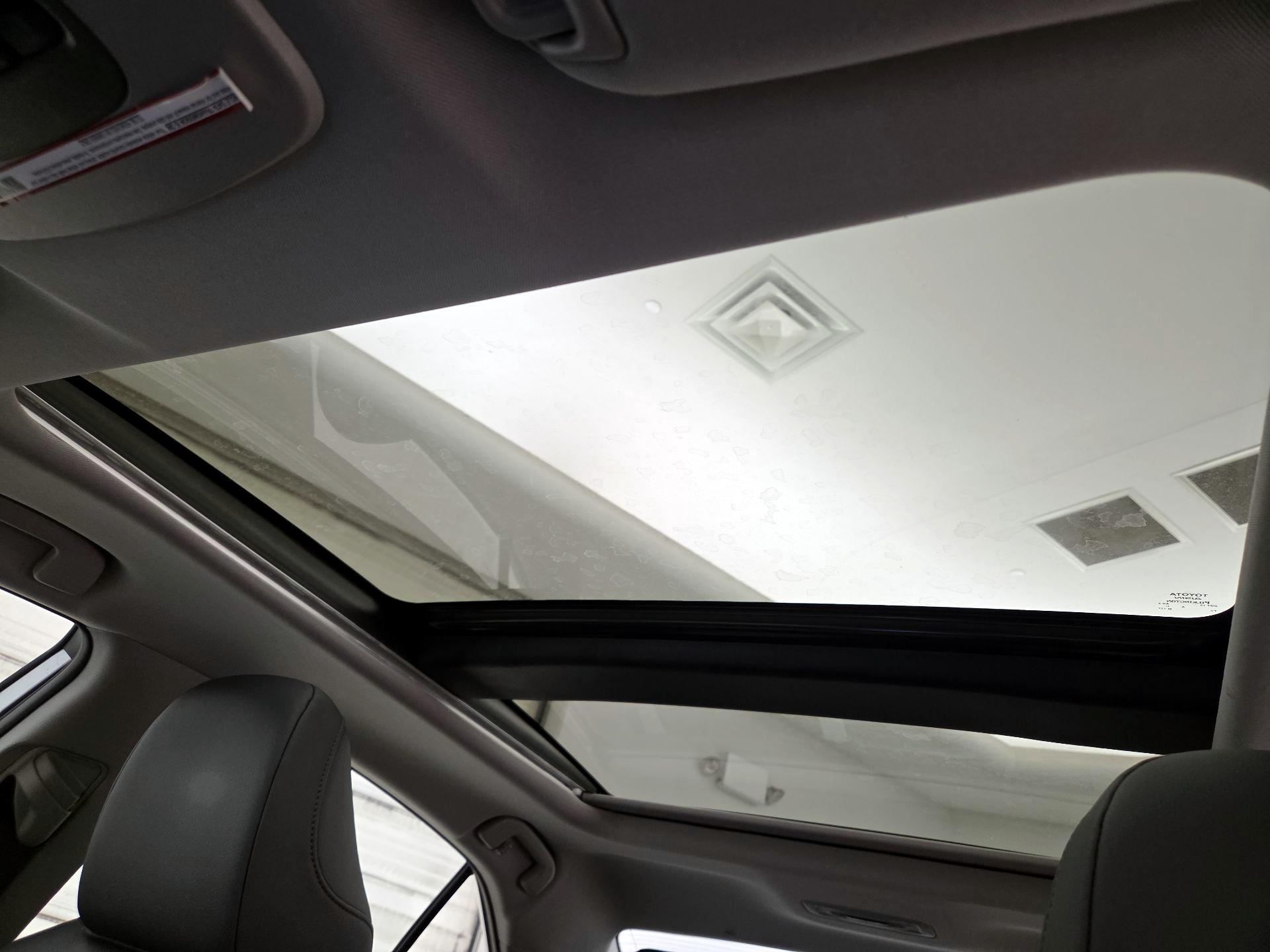 Thumbnail: 2020 Toyota Camry - 20