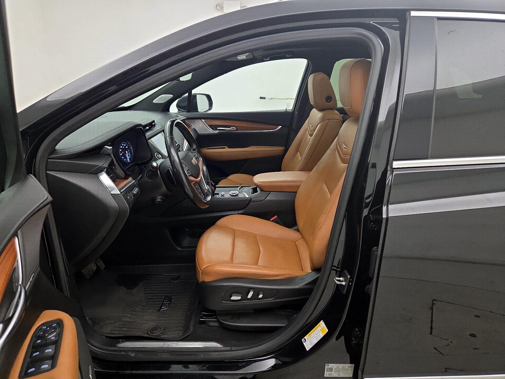 Thumbnail: 2021 Cadillac XT5 - 11